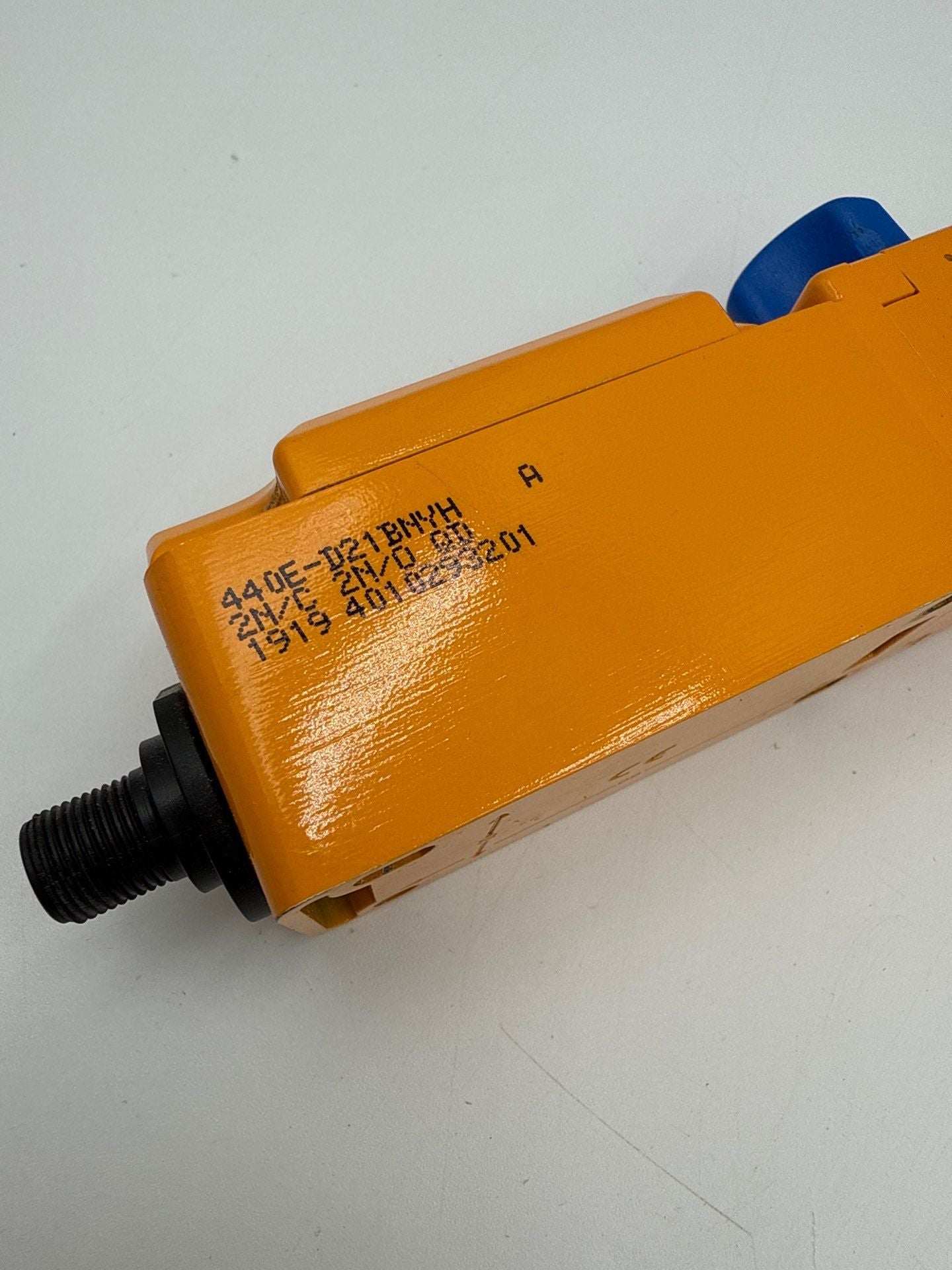 Allen Bradley 440E-D21BNYH Guardmaster Lifeline 3 Cable Pull Switch Used