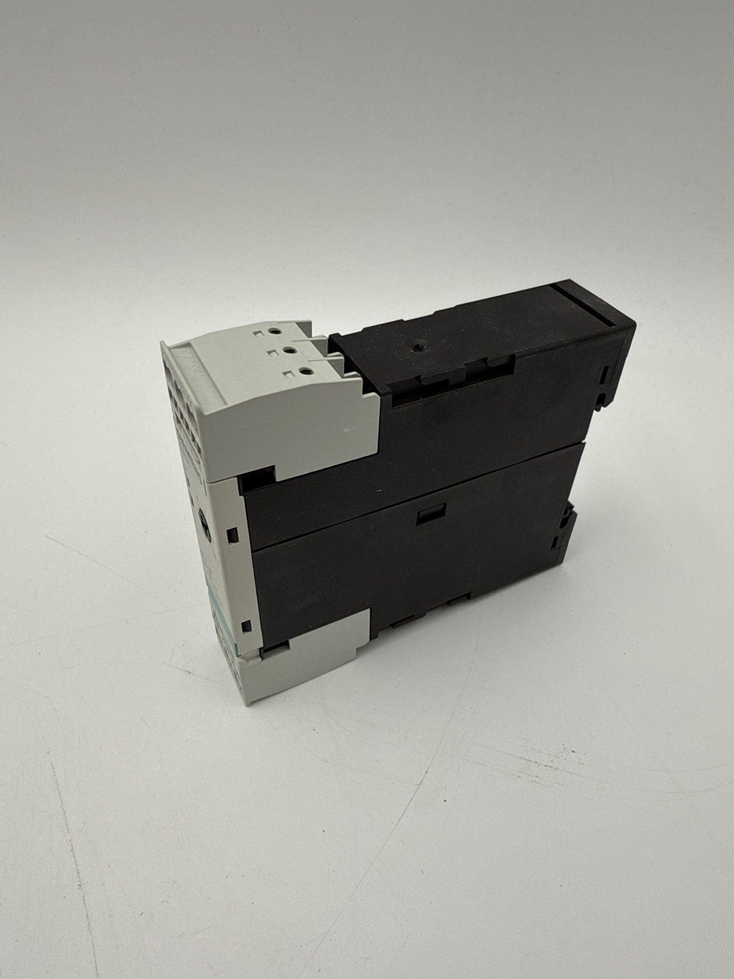 Siemens 3RP1511-2AP30 Timing Relay 0.5-10 SEC 200-240VAC 24VDC New