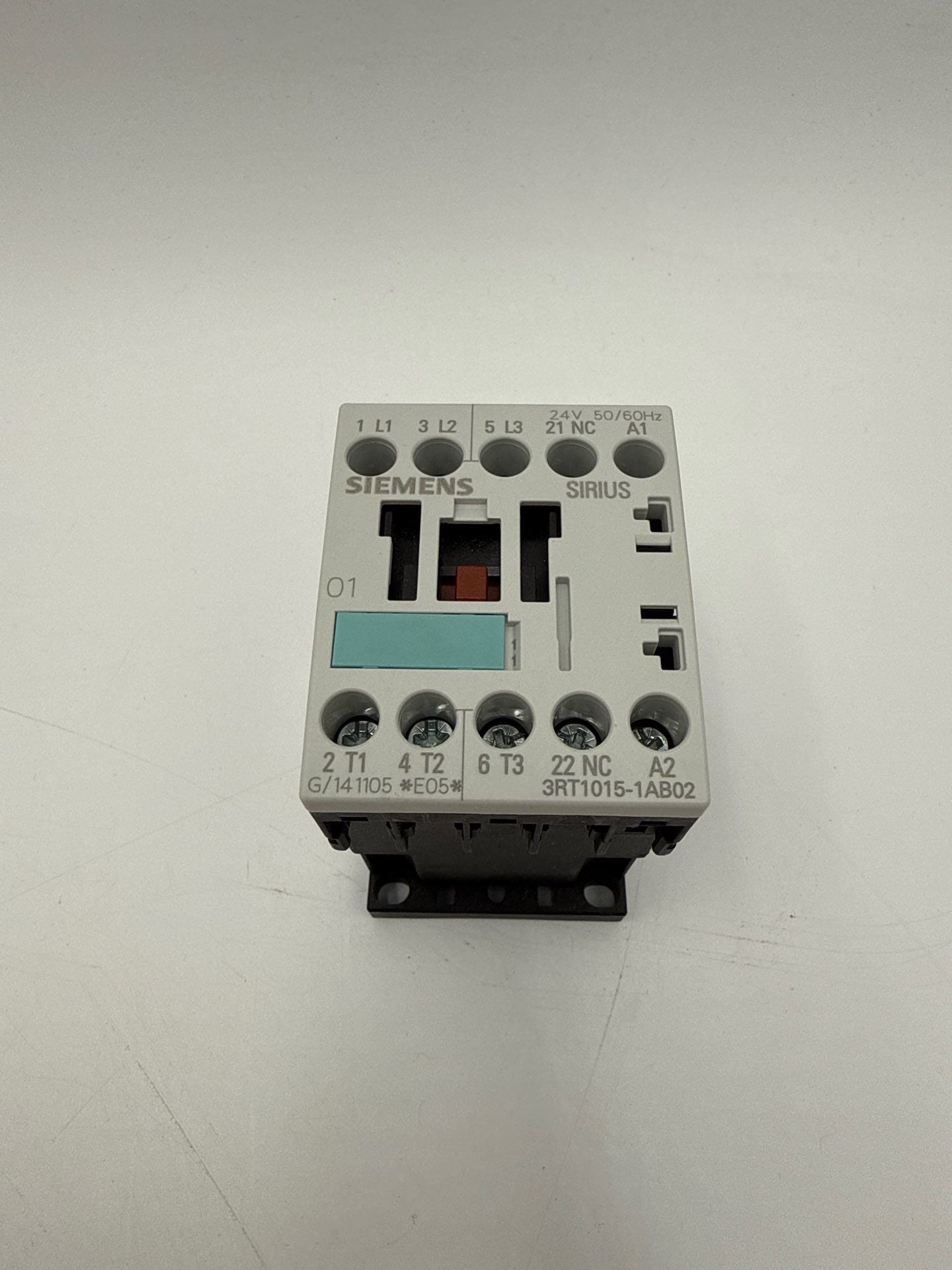 Siemens 3RT1015-1AB02 Contactor 7A 3P 600V Coil 24V SIZE S00 1NC New