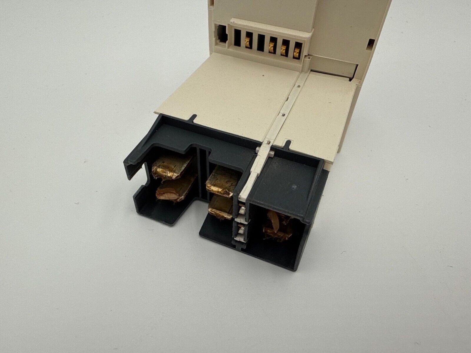 Schneider LUCA12FU New