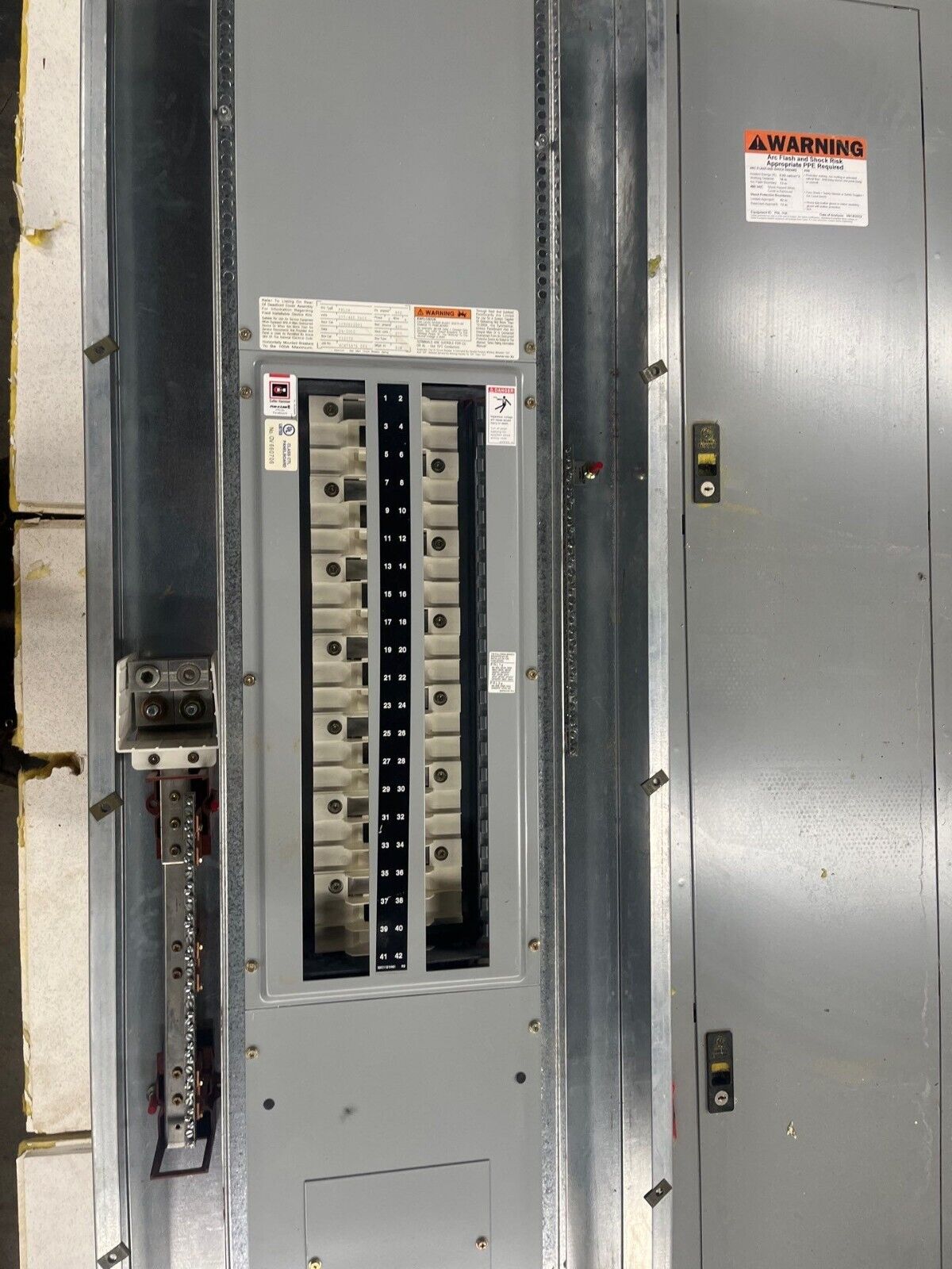 Cutler Hammer PRL2A Panelboard 400A 277/480V 3PH 4W Indoor Encl 42 Circuit MLO P581 Used