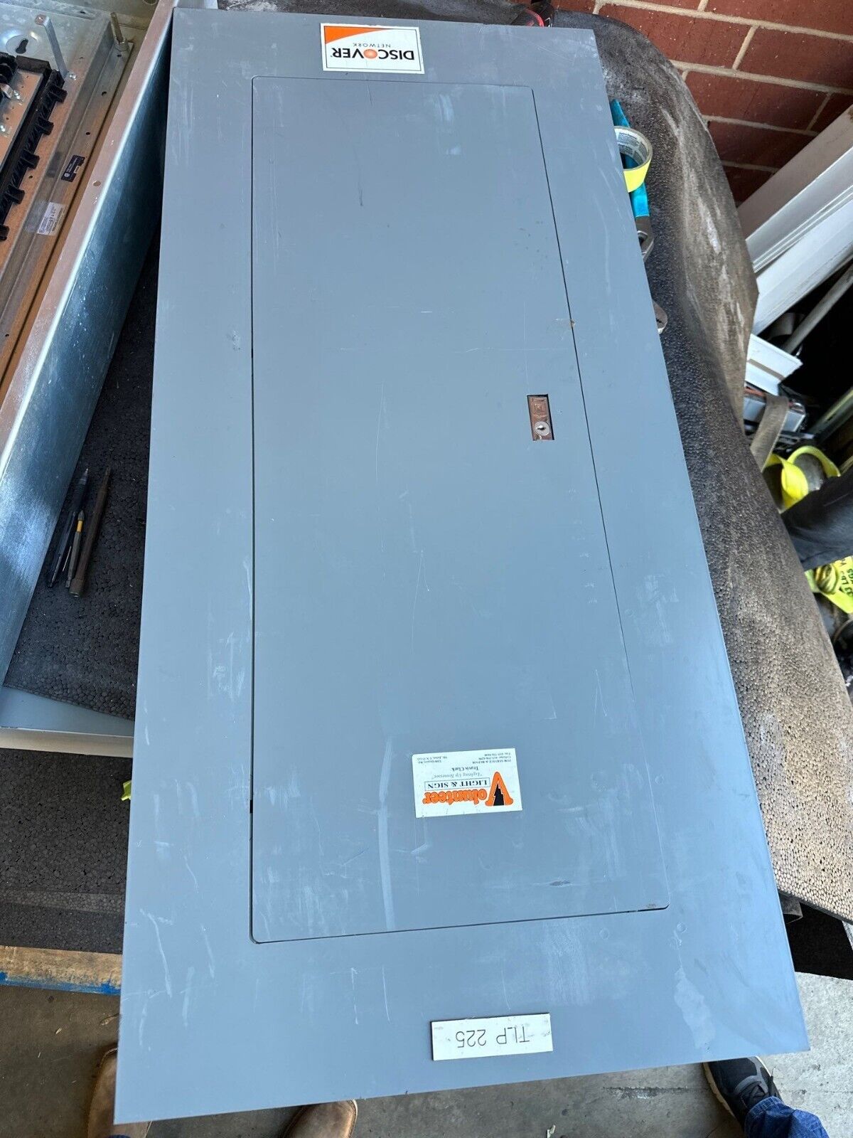 Square D NF Panelboard 250A 600Y/347V 240V 3PH 4W 42 Cir Box MH44 Indoor P318 Used