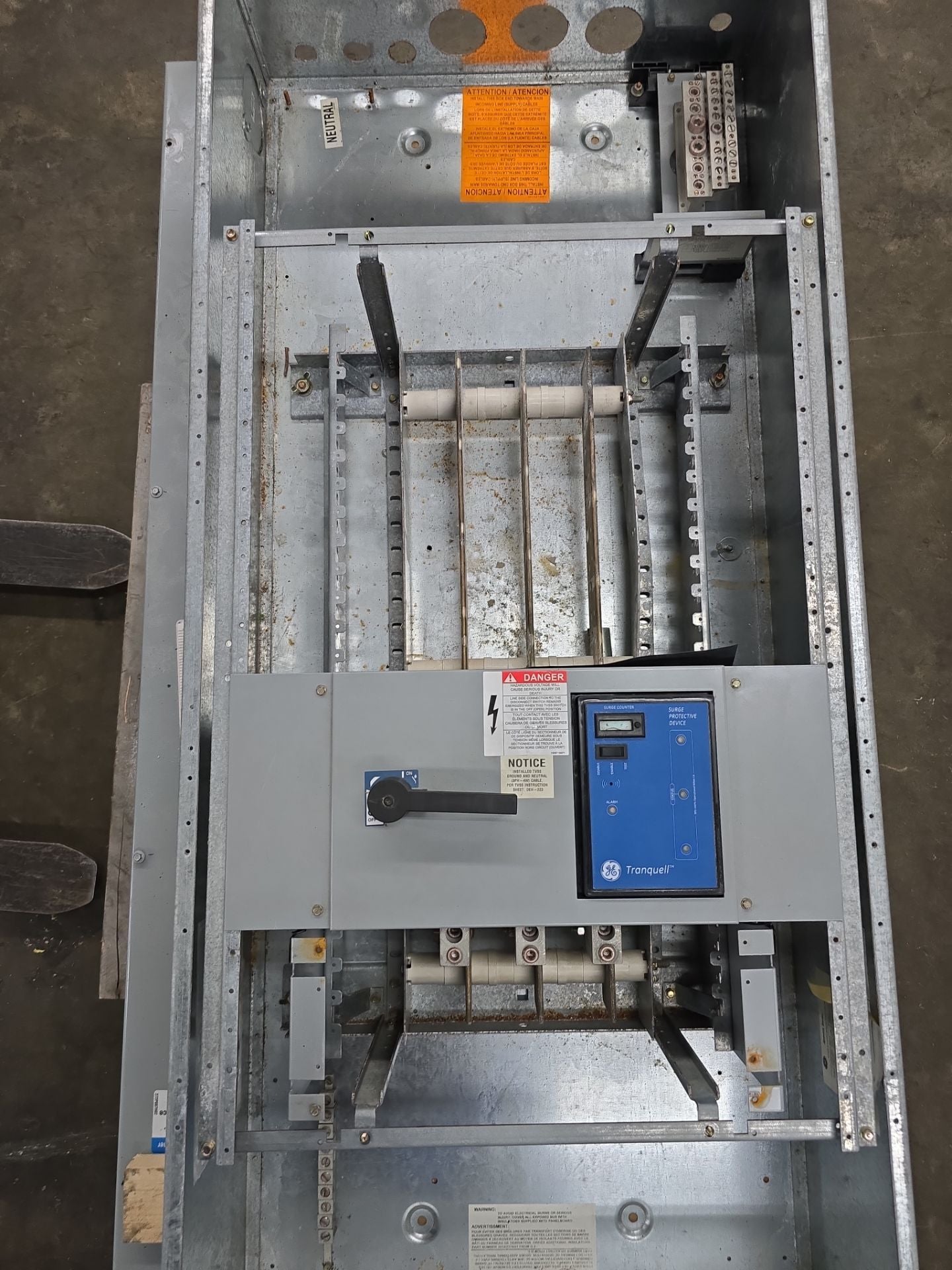 GE APNB Panelboard 400A 480/277V 3PH 4W TPHE277Y20PP Surge Protective Device