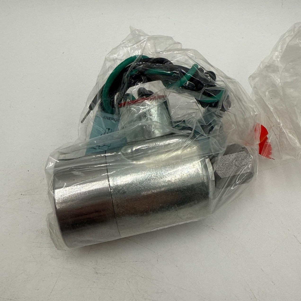 Versa ESM-8302-66-H-A120 Selector Valve Two-Inlet 3-Way 1/4" NPT Stainless New