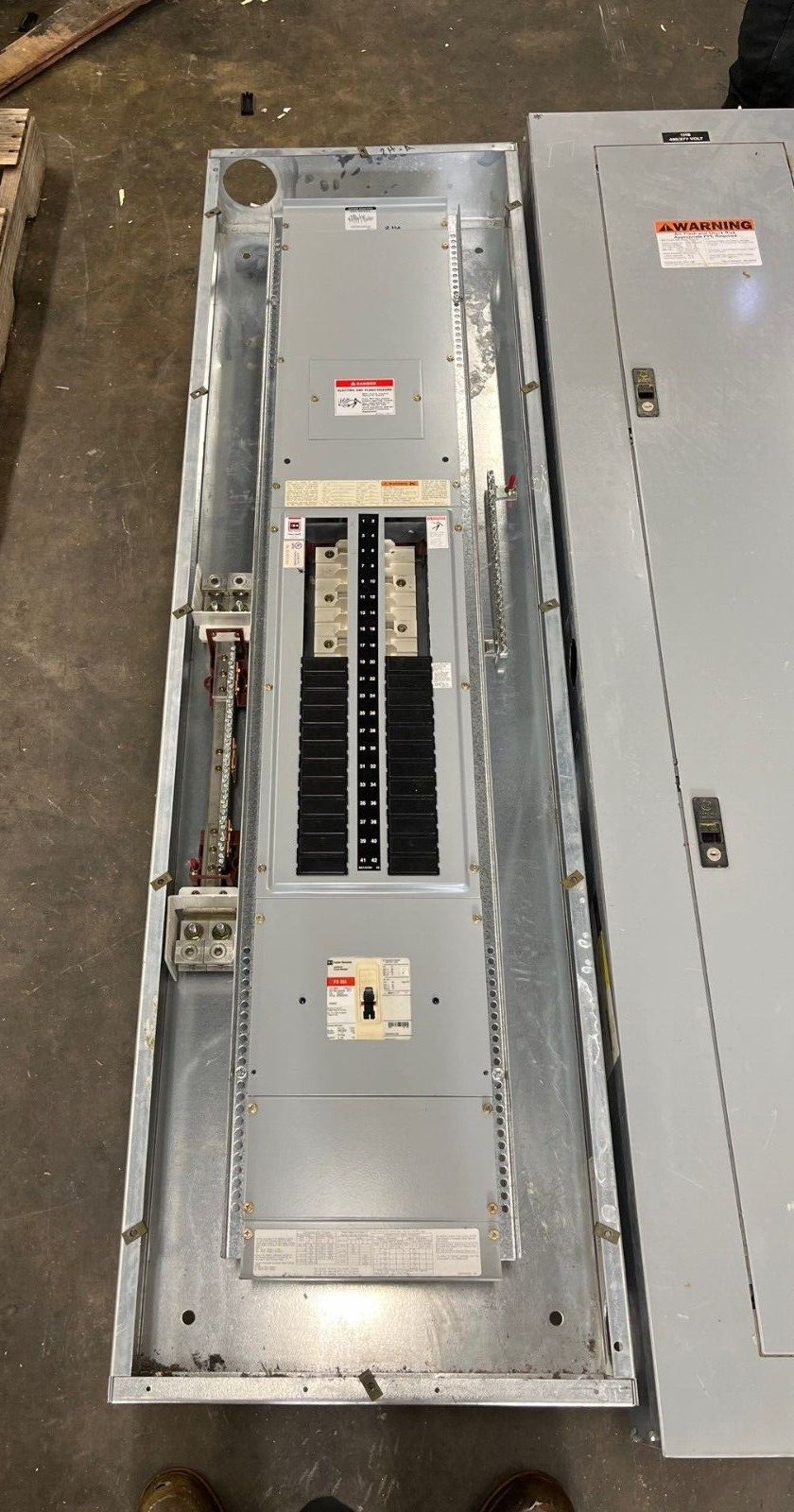 Cutler Hammer PRL2A MLO Panelboard 400A 277/480V 3PH 4W Indoor Encl 42Cir FD3225 P586 Used