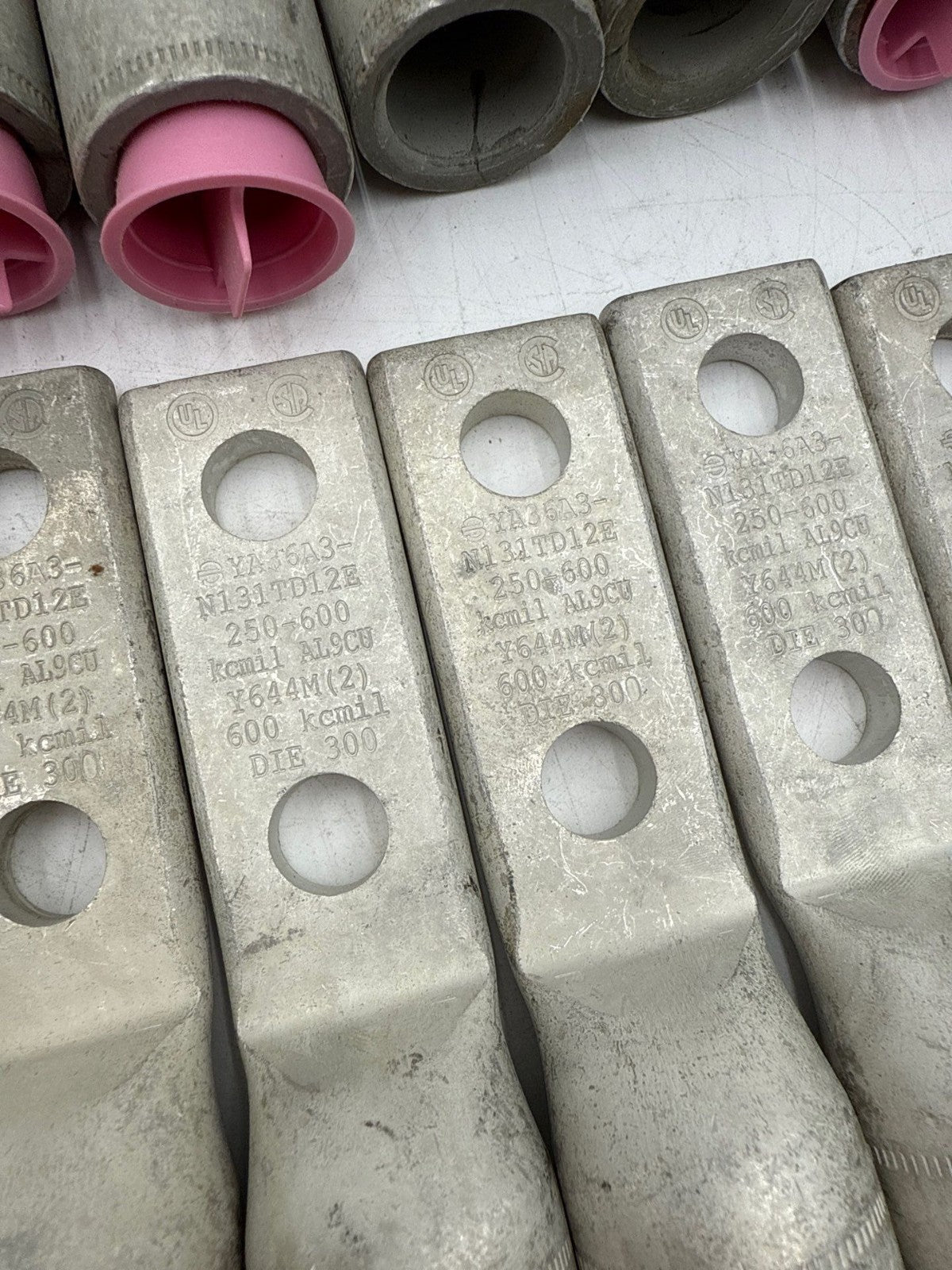 20PC Burndy YA36A3N131TD12E 2 Holes Aluminum Compression Lug Terminal Lot of 20 New