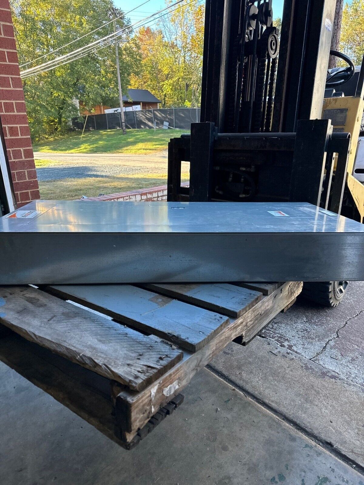 Square D NF Panelboard 250A 600Y/347V 240V 3PH 4W 42 Cir Box MH44 Indoor P318 Used