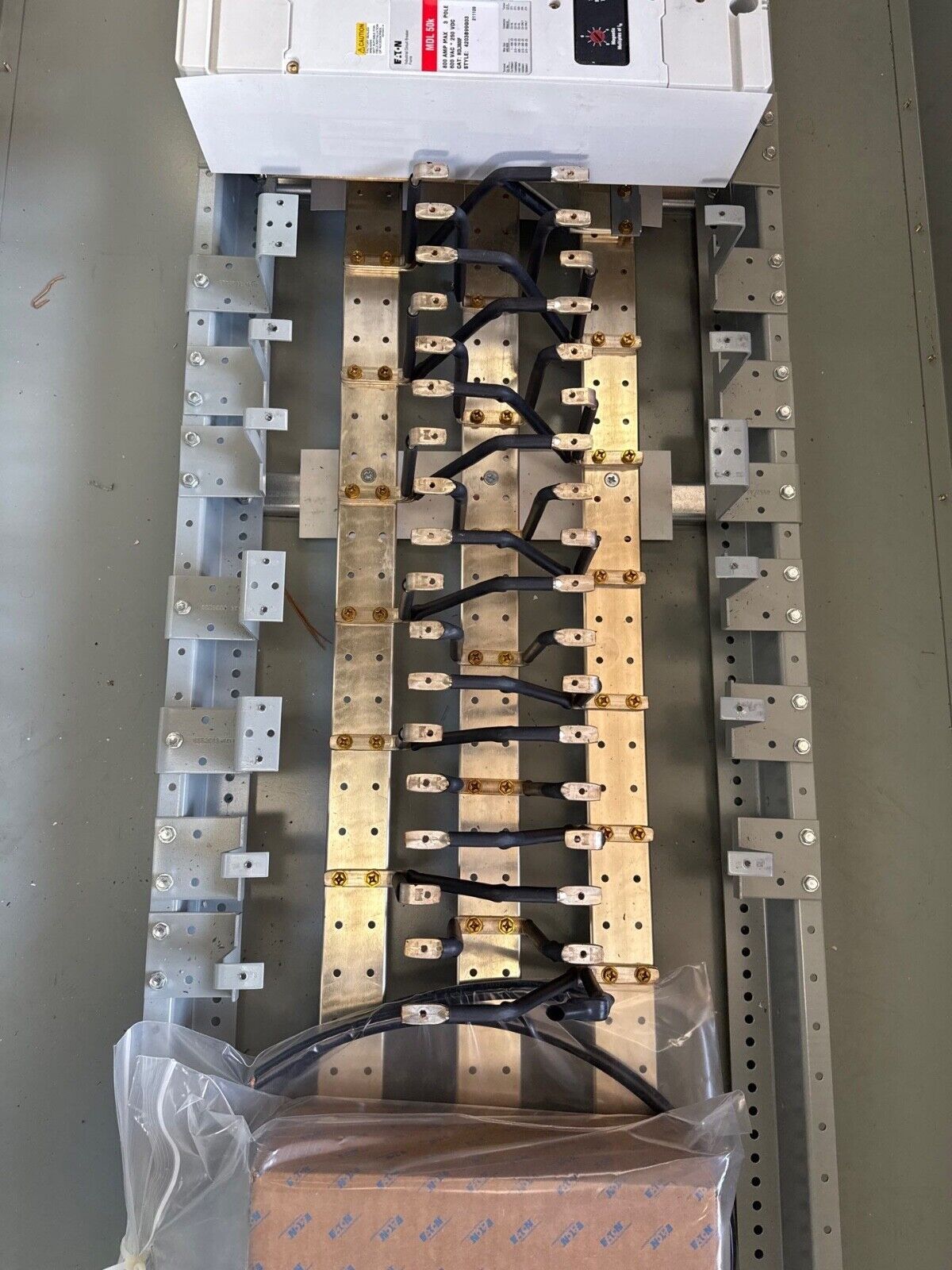 Eaton PRL4B Panelboard 800A 240/120V 3PH 4W Indoor Encl 36 Cir MCB MDL3800F P633-NS New