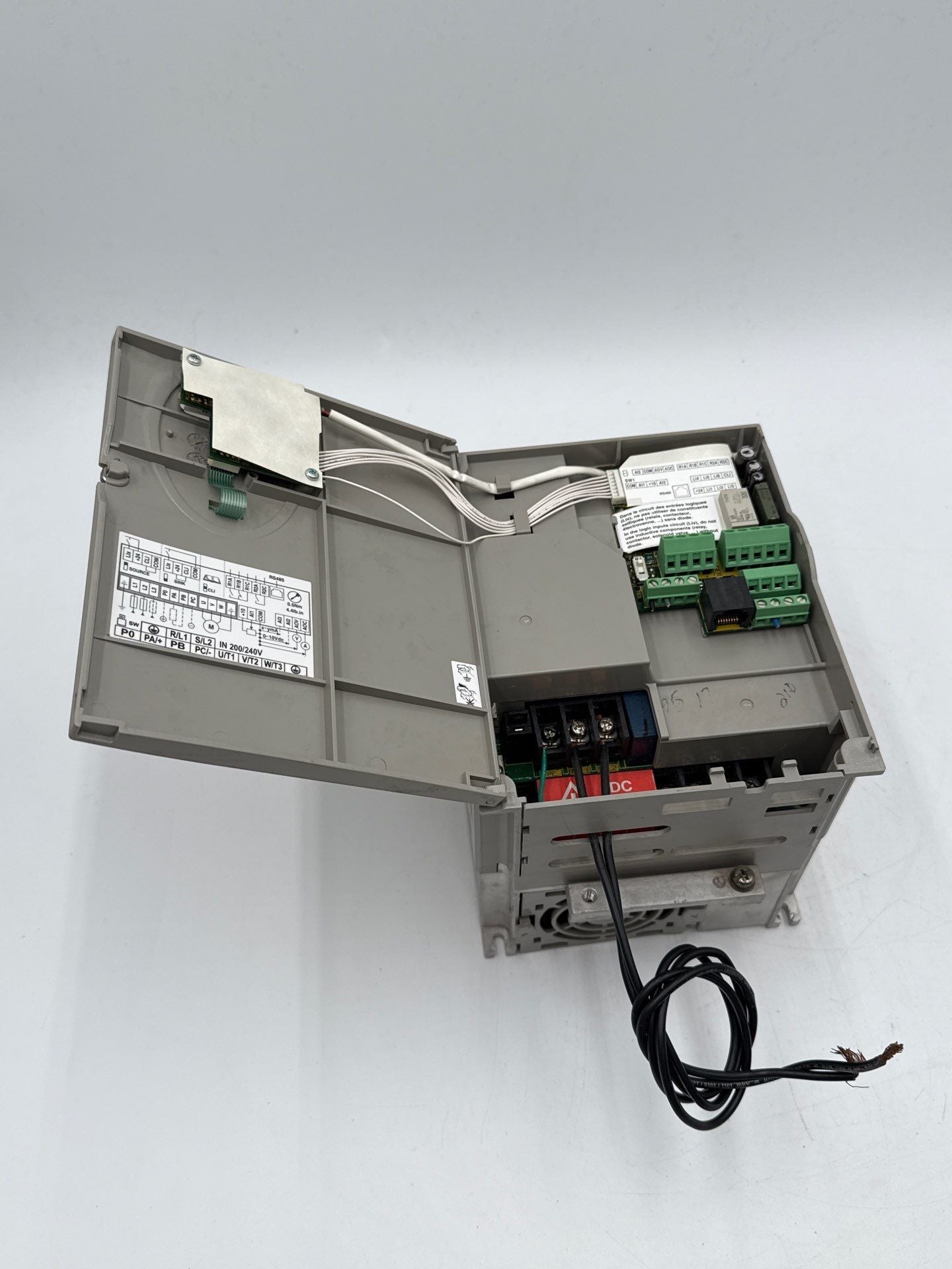 Telemechanique ATV31HU22M2 2.2 kw 3 HP Variable Frequency Altivar Inverter Drive Used