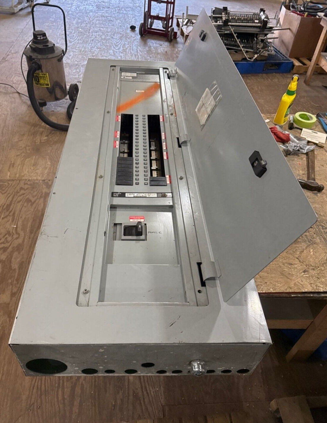 Siemens SEE42ML400ATS Panelboard 400A 480/277V 3PH 4W 42Cir MCB Indoor Encl P662 Used