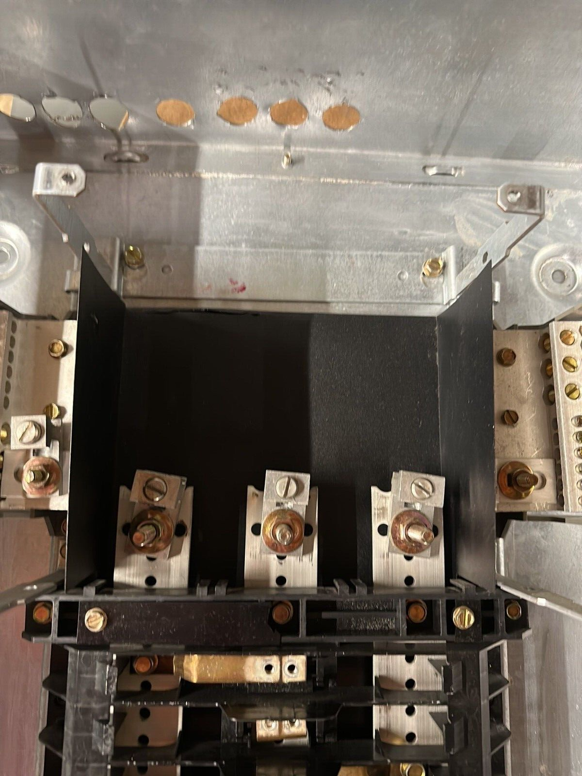 GE AEF3301MTX Panelboard 125A 208Y/120V 3PH 4W 30 Circuit 125 Amp MLO Box AB31B P241 Used