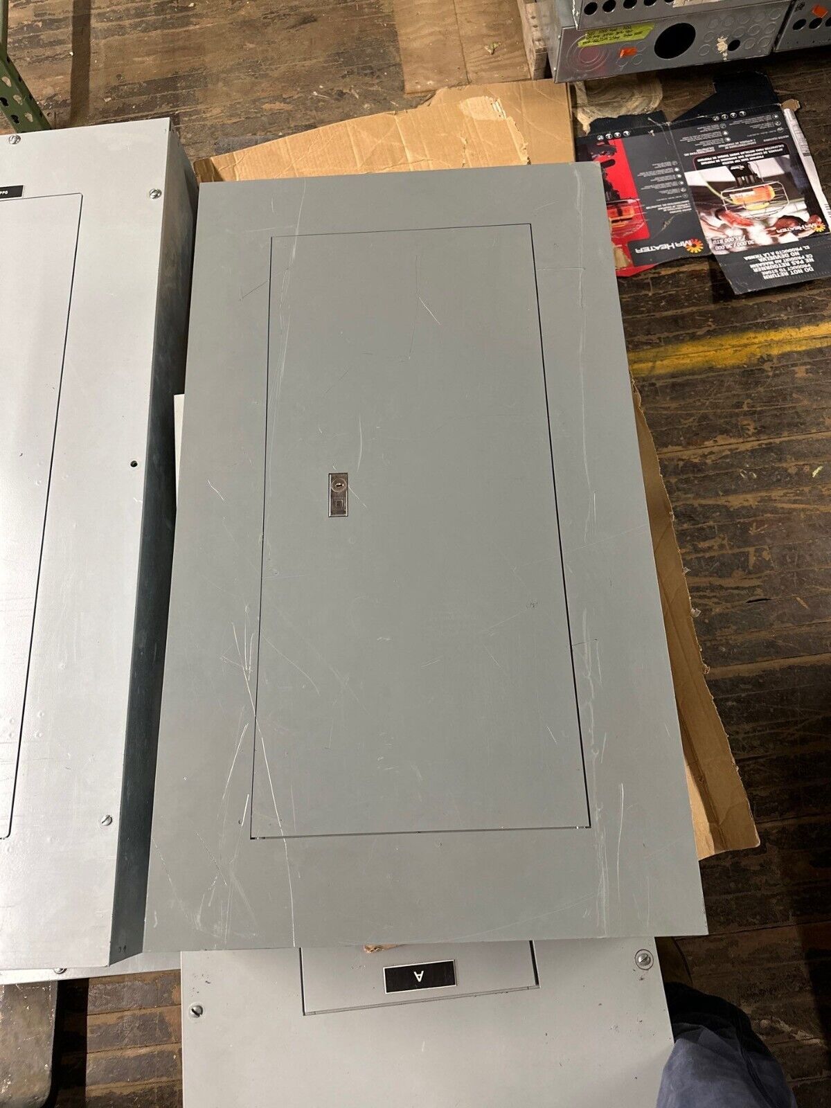 Square D NEHB Panelboard 100A 277/480V 3PH 4W Indoor Encl 30 Cir MLO Main Lug P001 Used