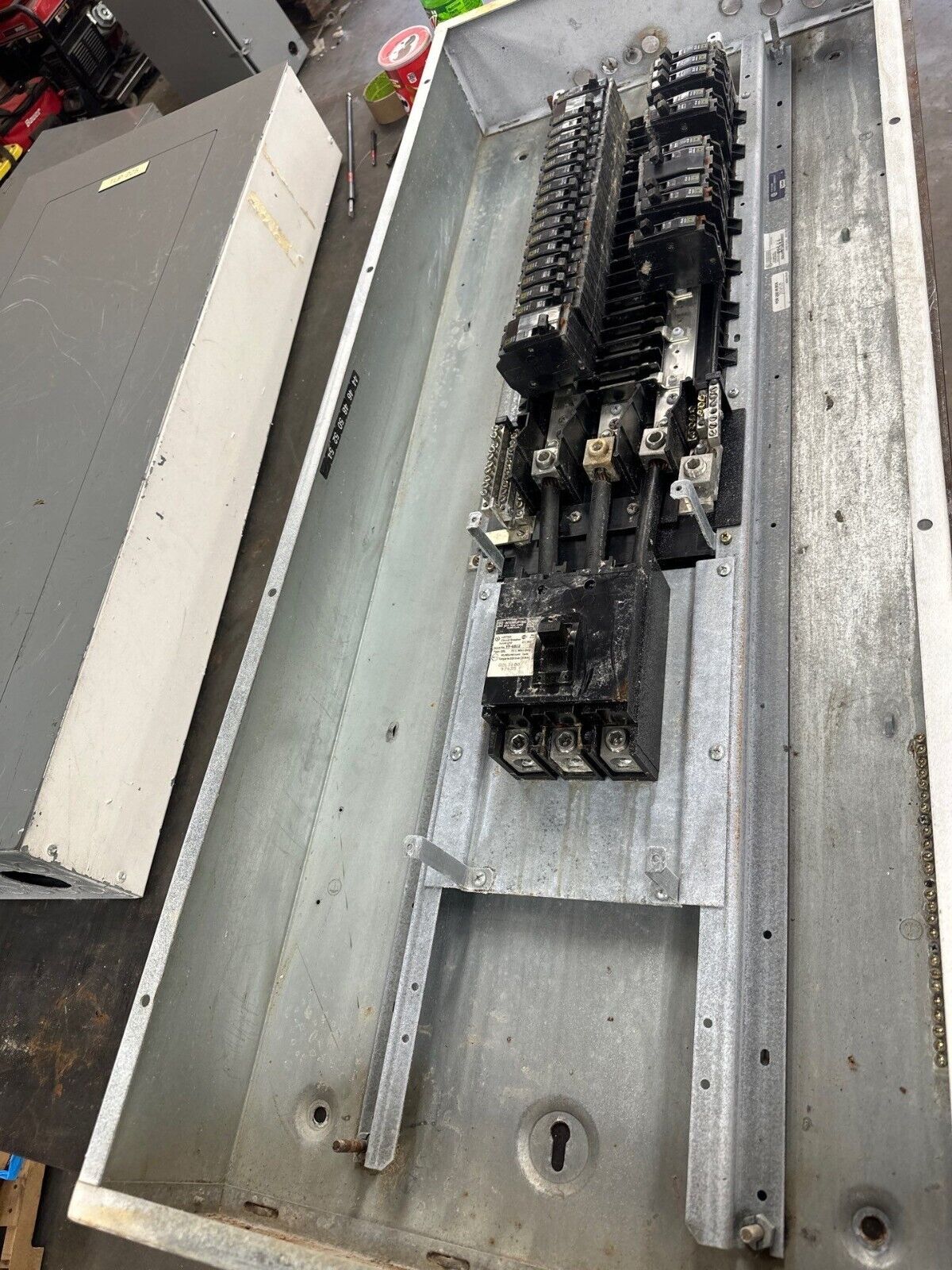 Square D NQOD Panelboard 225A 208/120V 3PH 4W Indoor Encl Q2L3100 MCB 42 Circuit P380 Used