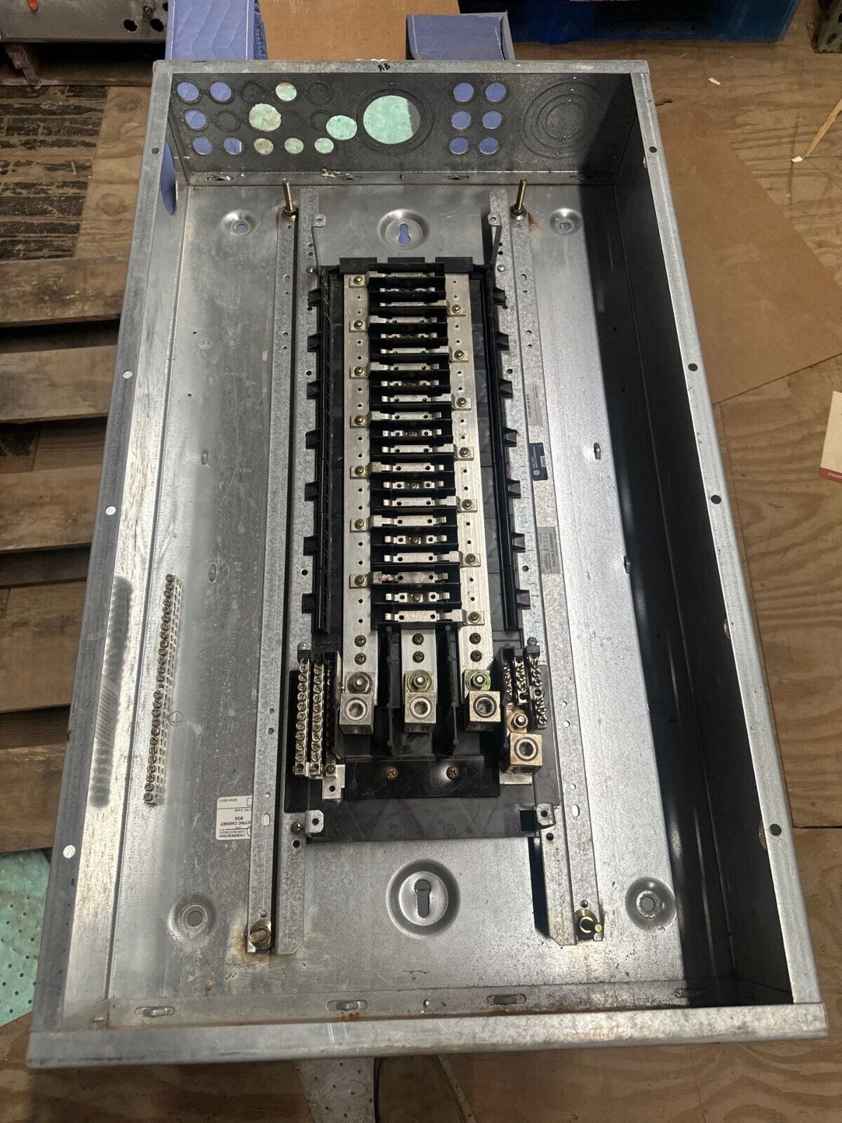 SQUARE D NQOD442L225 Panelboard 225A 208Y/120V 3PH 4W Main Lug 42 Circuit MLO P015 Used