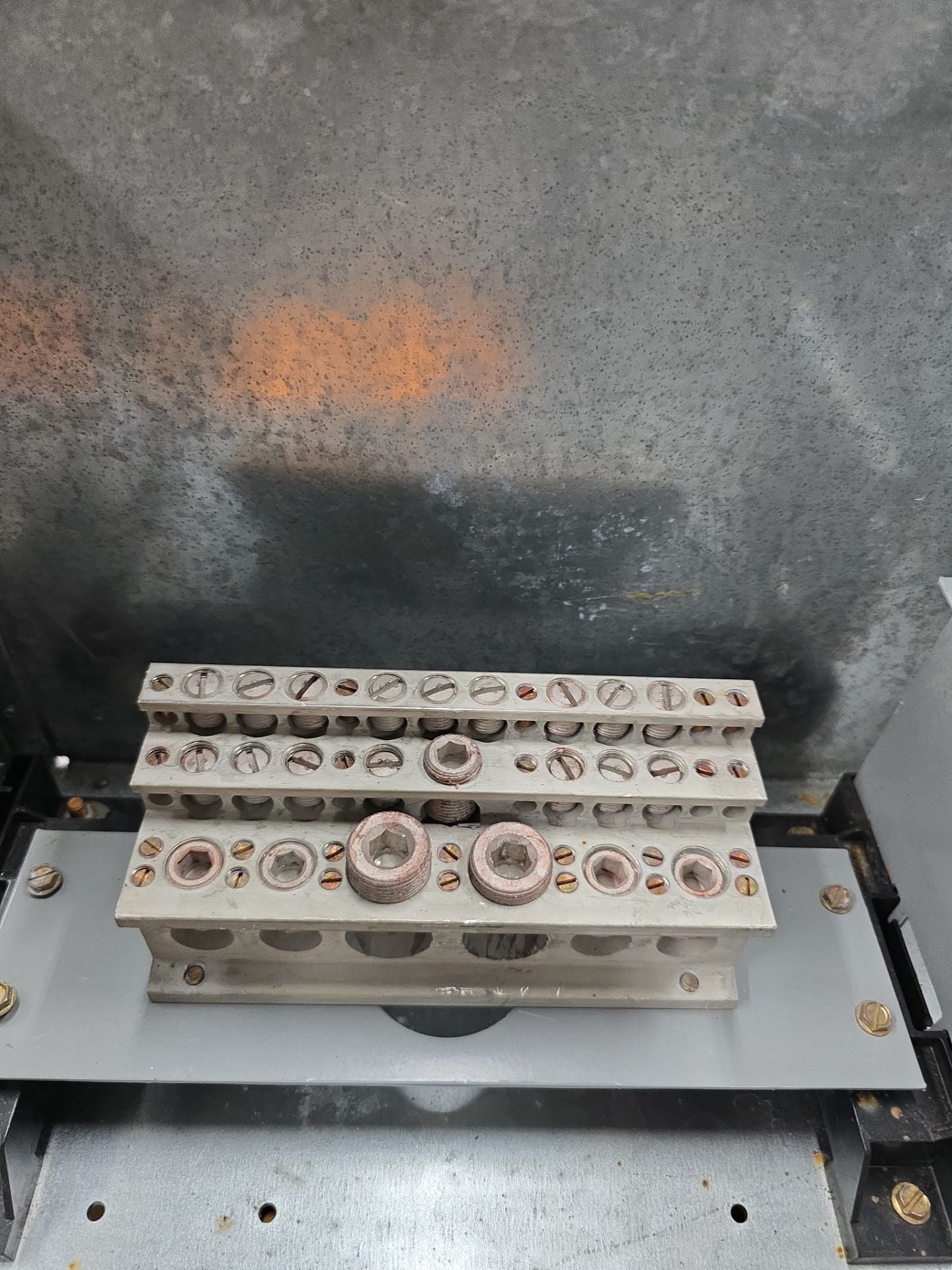 GE APNB Panelboard 400A 480/277V 3PH 4W TPHE277Y20PP Surge Protective Device