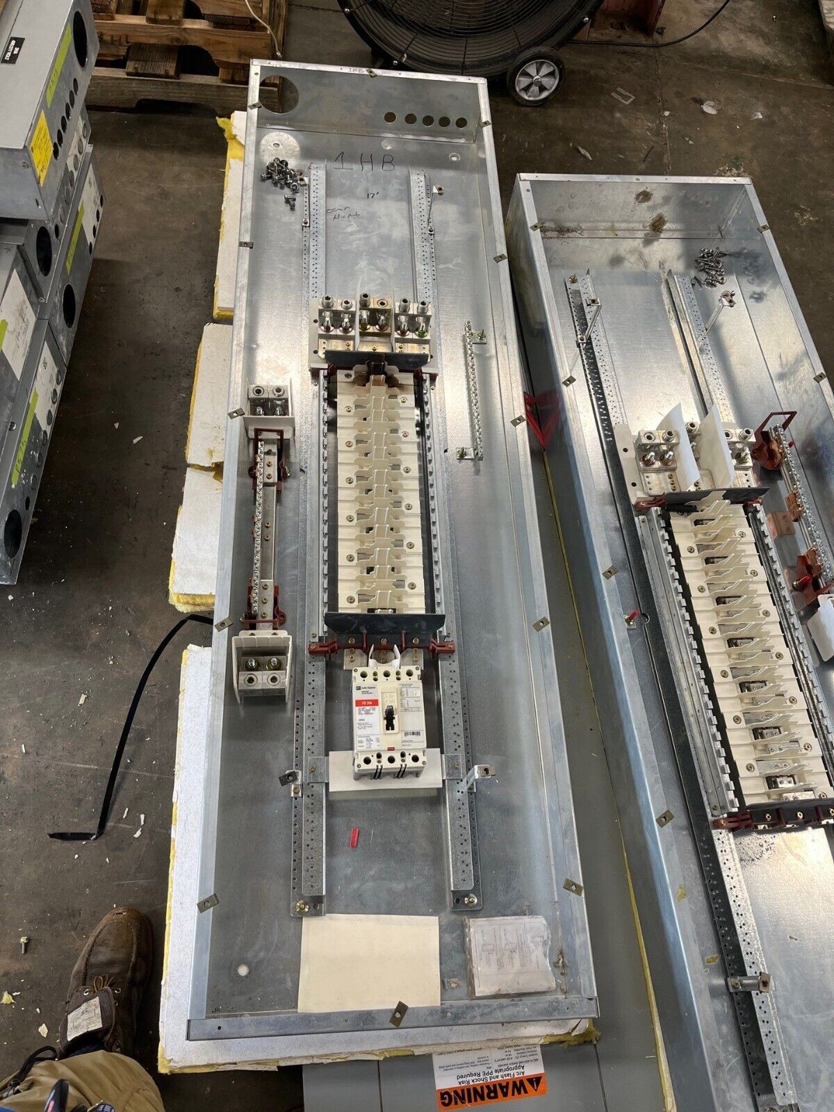 Cutler Hammer PRL2A Panelboard 400A 277/480V 3PH 4W Indoor Encl 42Cir FD3225 MLO P580 Used