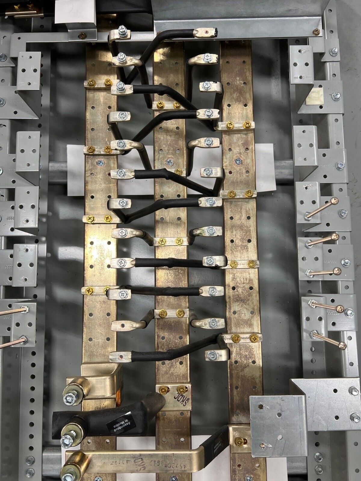 Eaton PRL4 Panelboard 600A 480/277V 3PH 4W 24 Cir Indoor Encl MCB LGH3630NN P649 Used