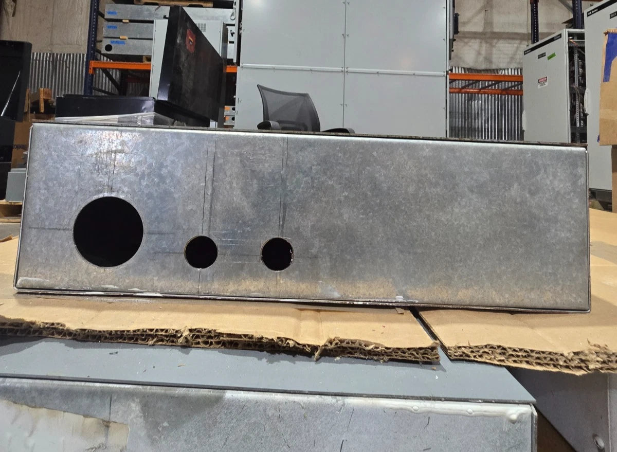 Square D NF Panelboard 125A 600/347V 3PH 4W 30 Cir MCB 100 Amp Panel EDB34100SA Used