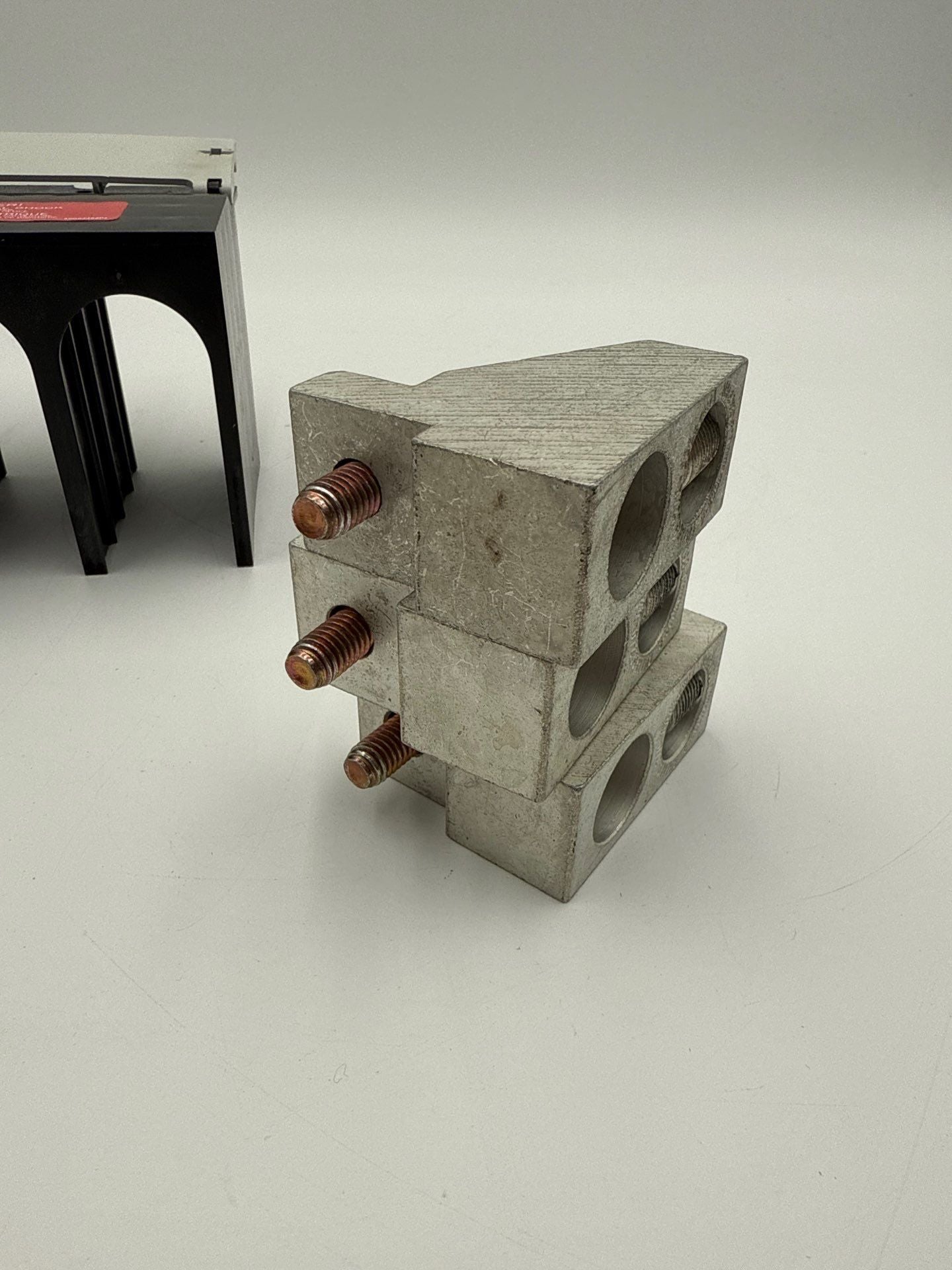 GE FCALK318H Record Plus Circuit Breaker Lug Kit 3PC Lugs with Cover Used