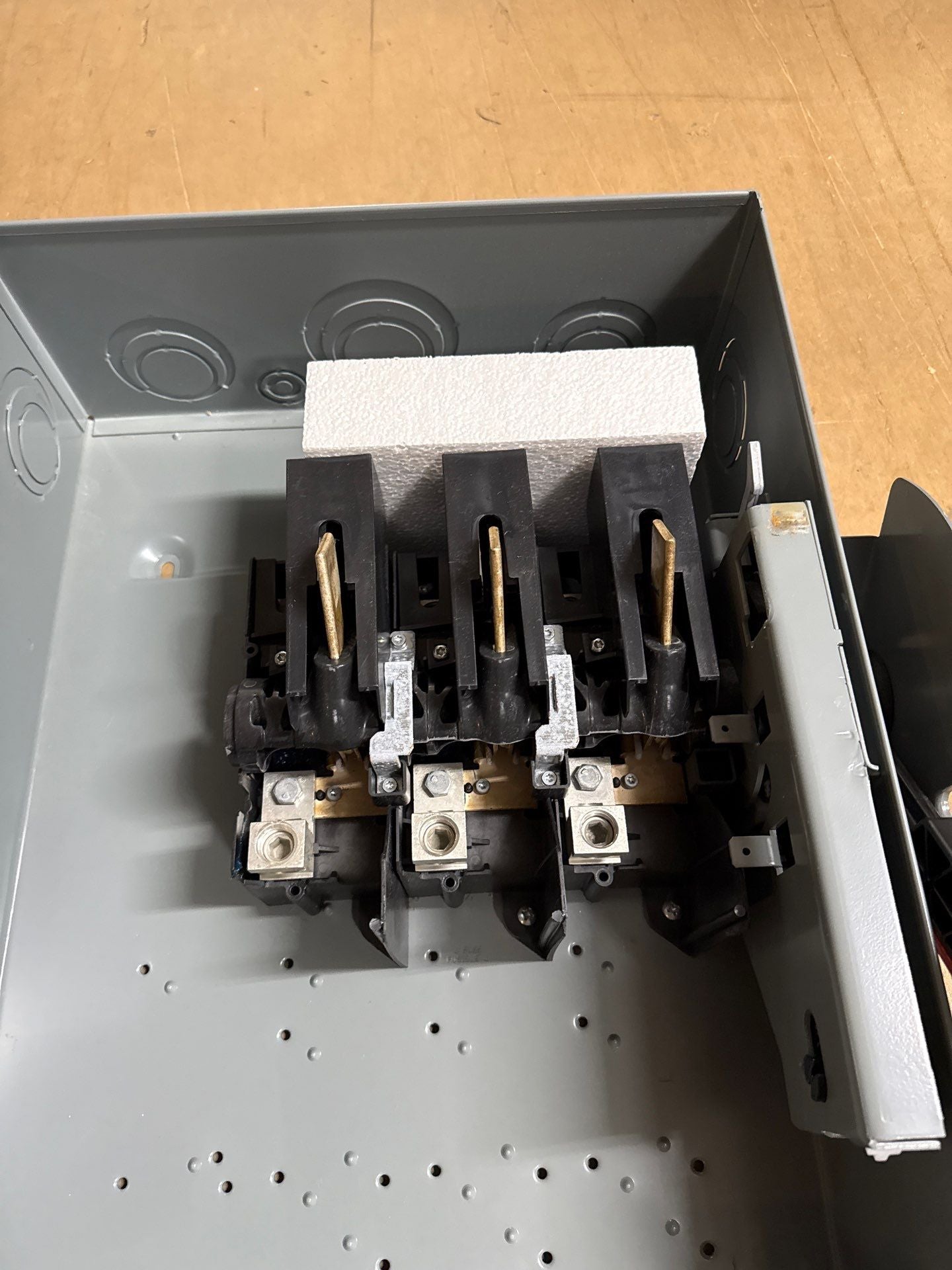 Square D VHU364 Safety Disconnect Switch 200A 3P 600V VisiPacT HD 200 Amp New