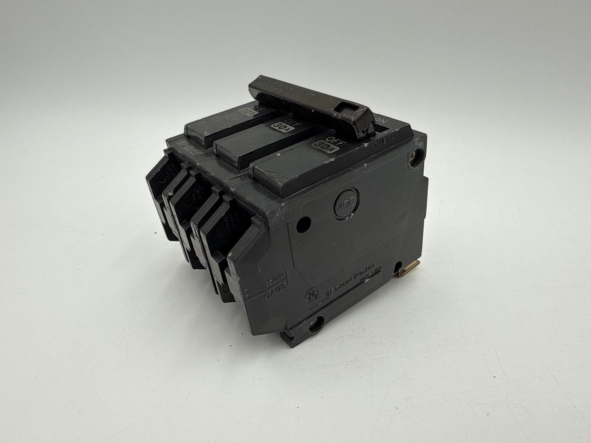 GE THQB32030 Circuit Breaker 30A 3P 240V THQL Bolt On 30 Amp 3 Pole Used