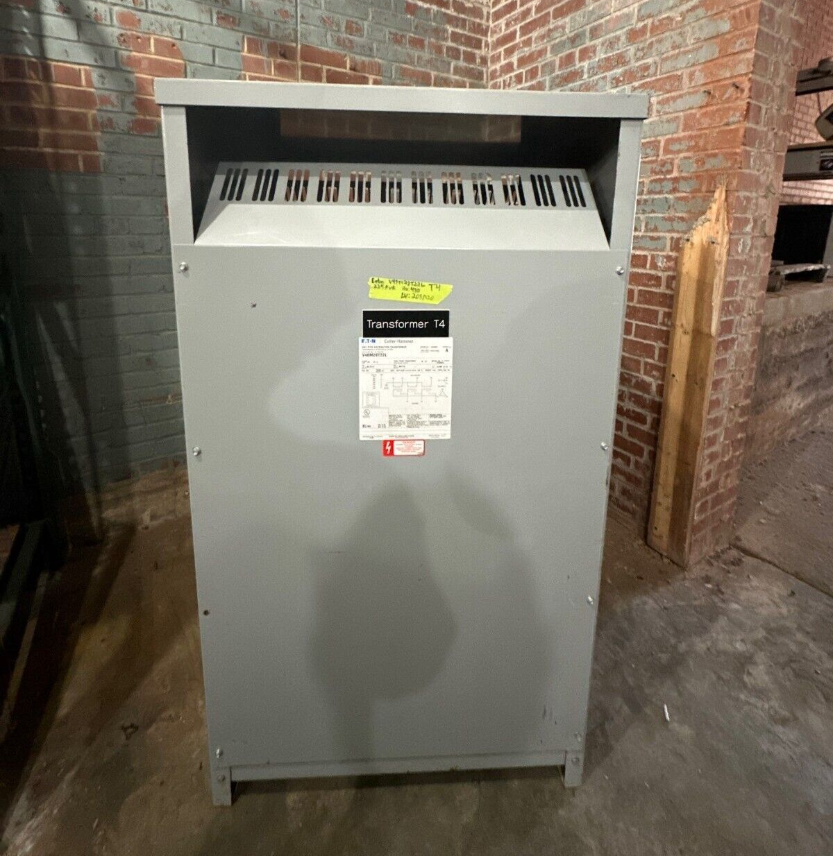 Eaton V48M28T22L Used