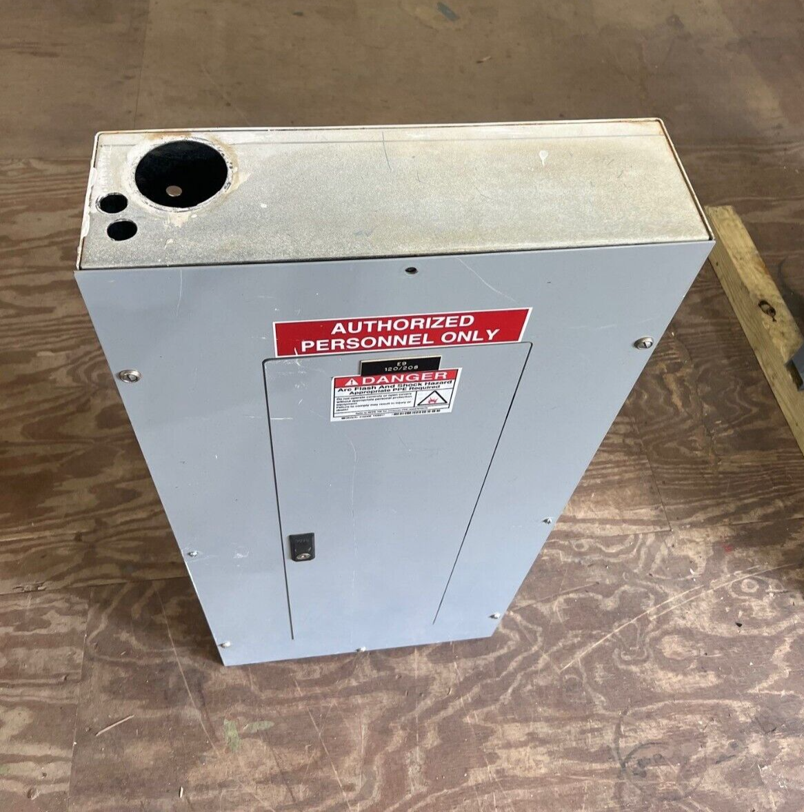 Cutler Hammer PRL1A Panelboard 100A 120/208V 3PH 42 Circuit Indoor MCB EHD3100 P663 Used