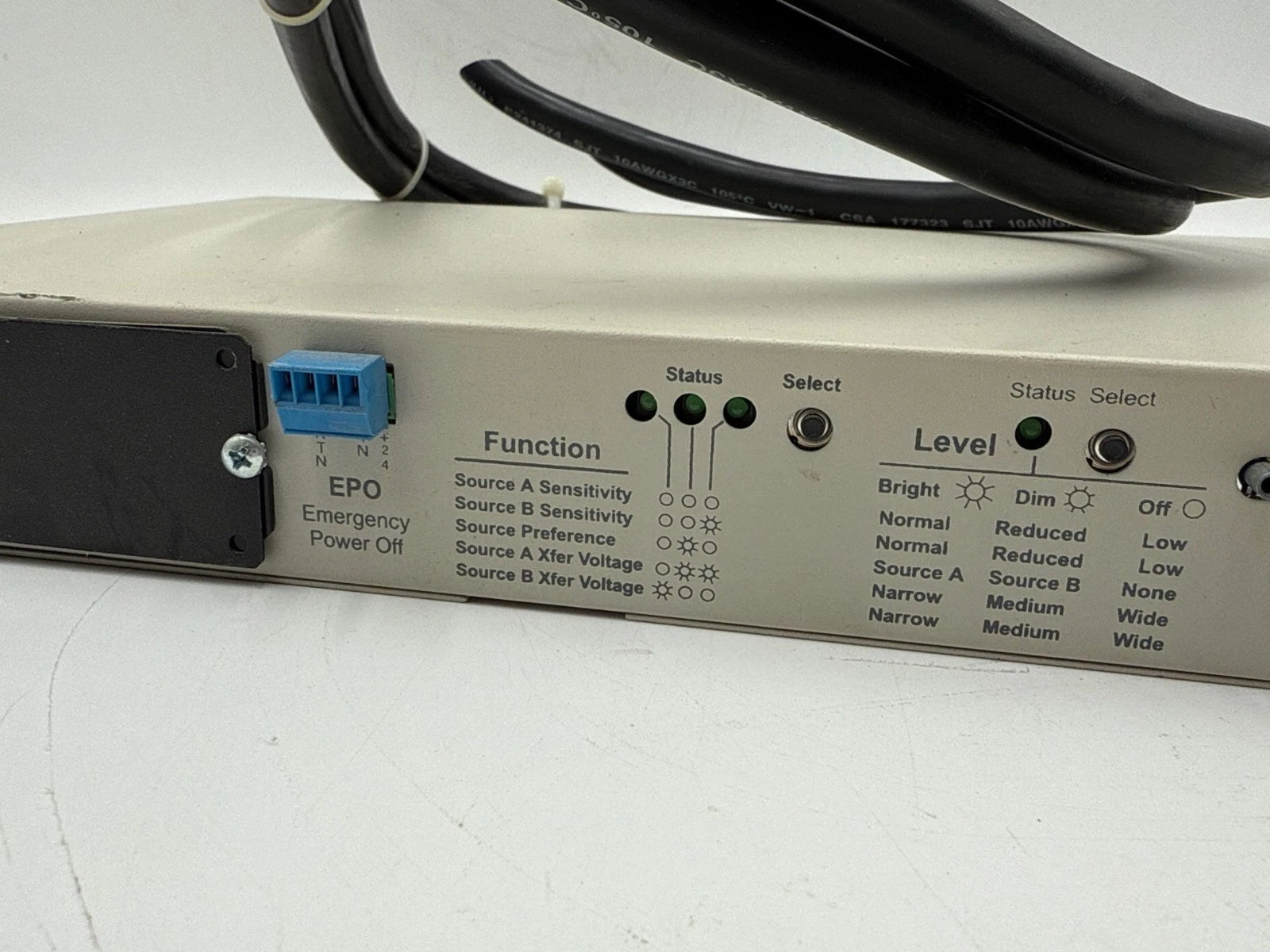 APC SU042-4 Rack-Mount Transfer Switch 30Amp 120V (2) L5-30 In (6) 5-20 Out Used