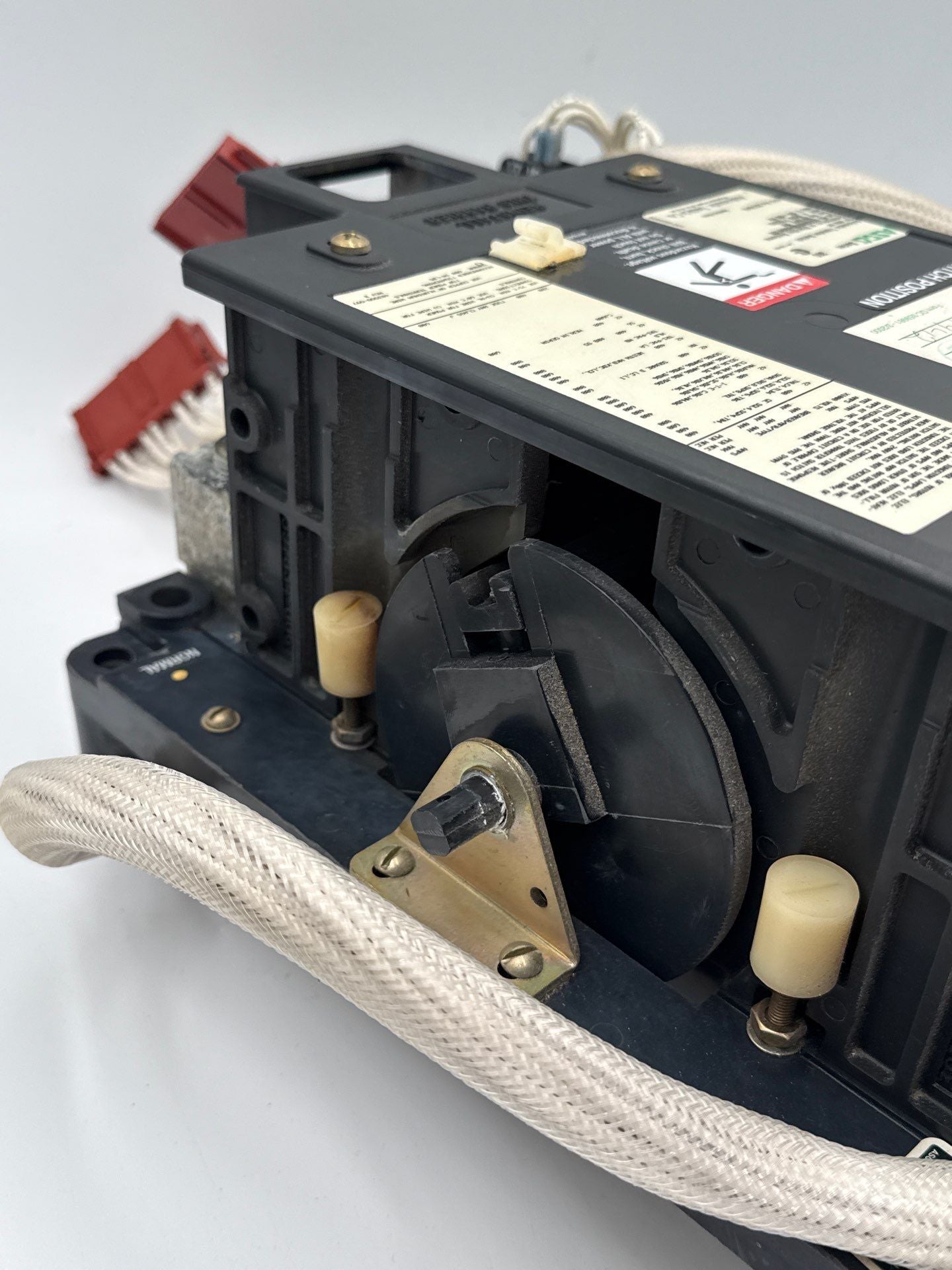 ASCO Series 300 Automatic Transfer Switch 400A 480V 50-60Hz E00300030400N100 Used