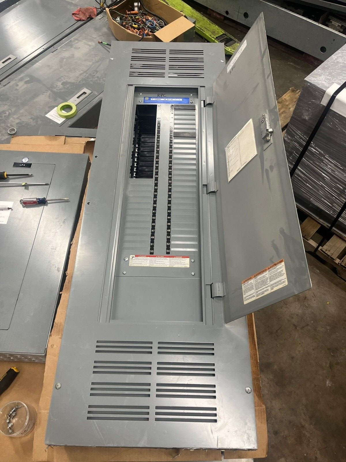 Square D NF Panelboard 600A 480/277V 3PH 4W 54 Circuit Main Lug MLO Indoor Encl P572 Used