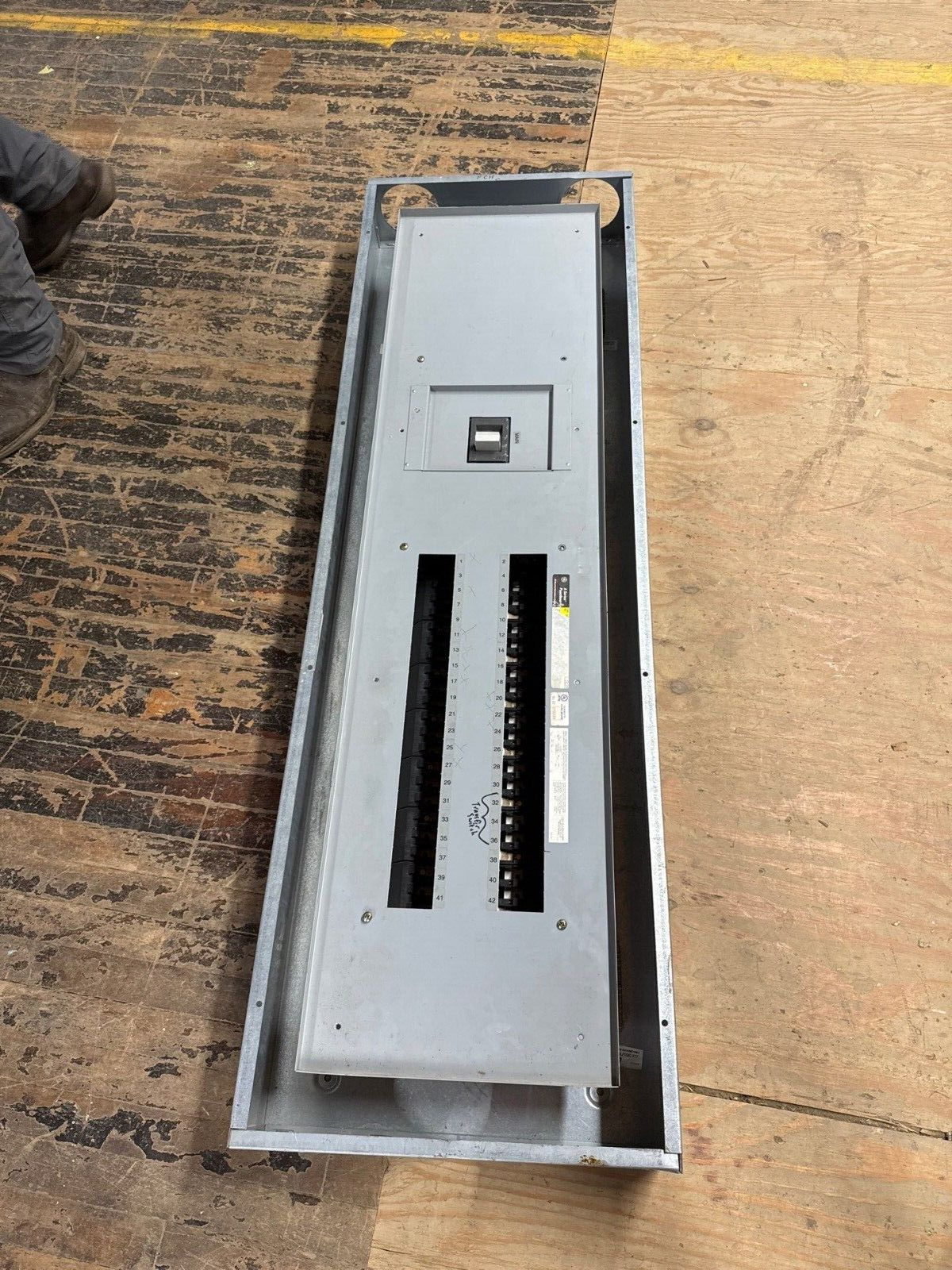 GE AEF3424BT Panelboard 400A 480/277V 3PH 4W Indoor Encl 42 Cir MCB TJJ436400 P020 Used