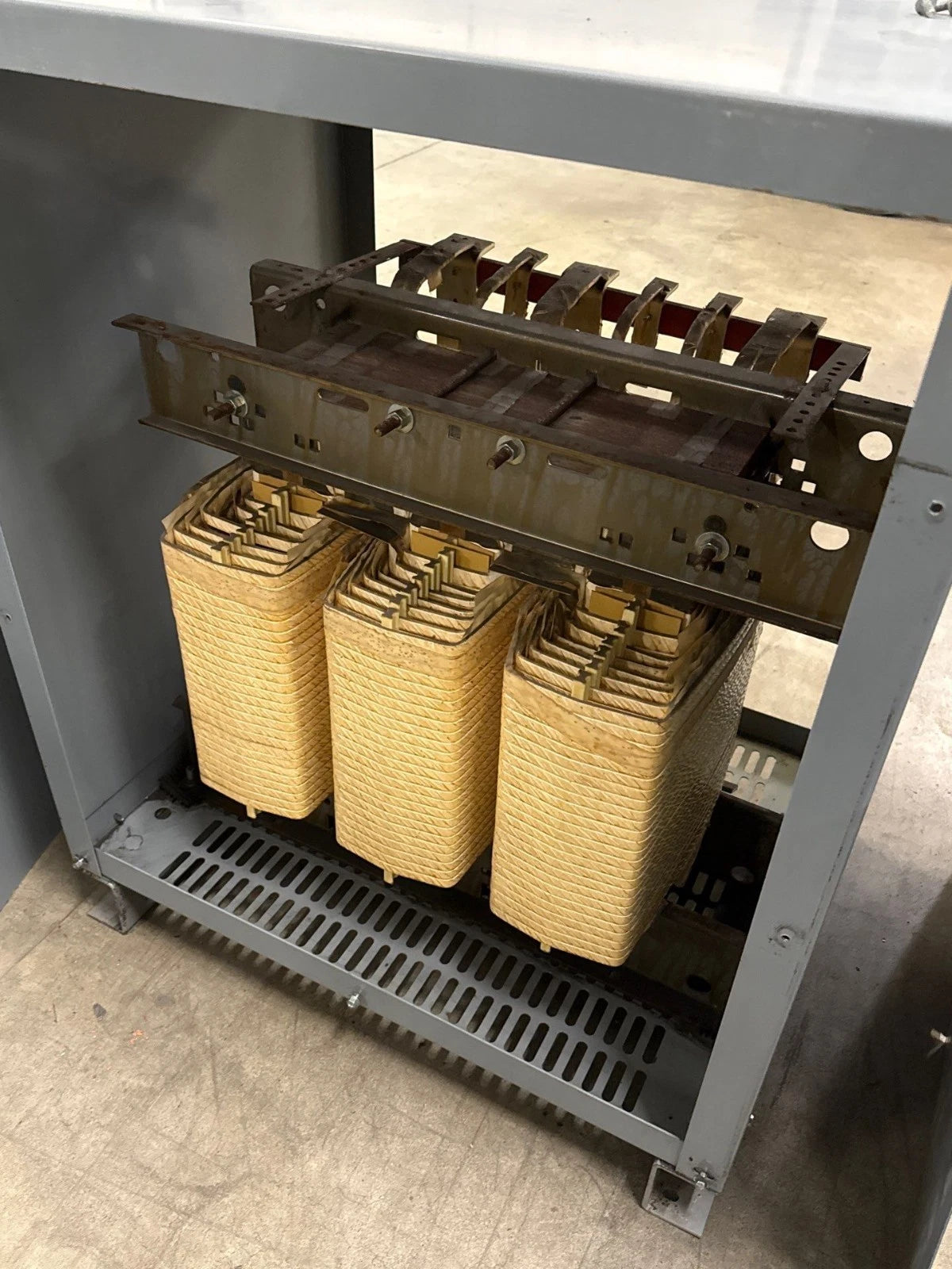 112.5KVA Square D EE112T3H Transformer Pri 480V Sec 208Y/120V 3PH Indoor T279 Used