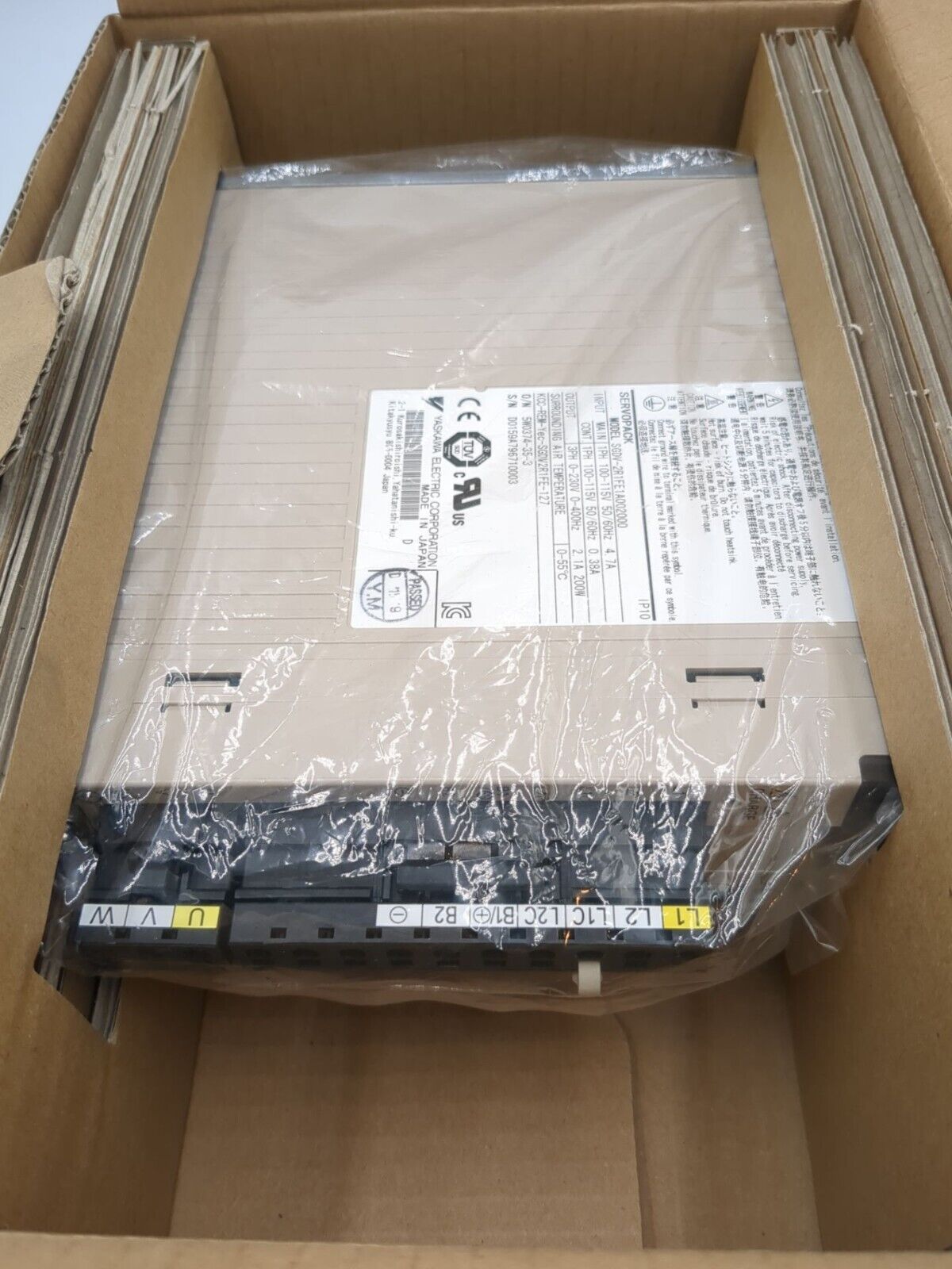 Yaskawa SGDV-2R1FE1A002000B00 New