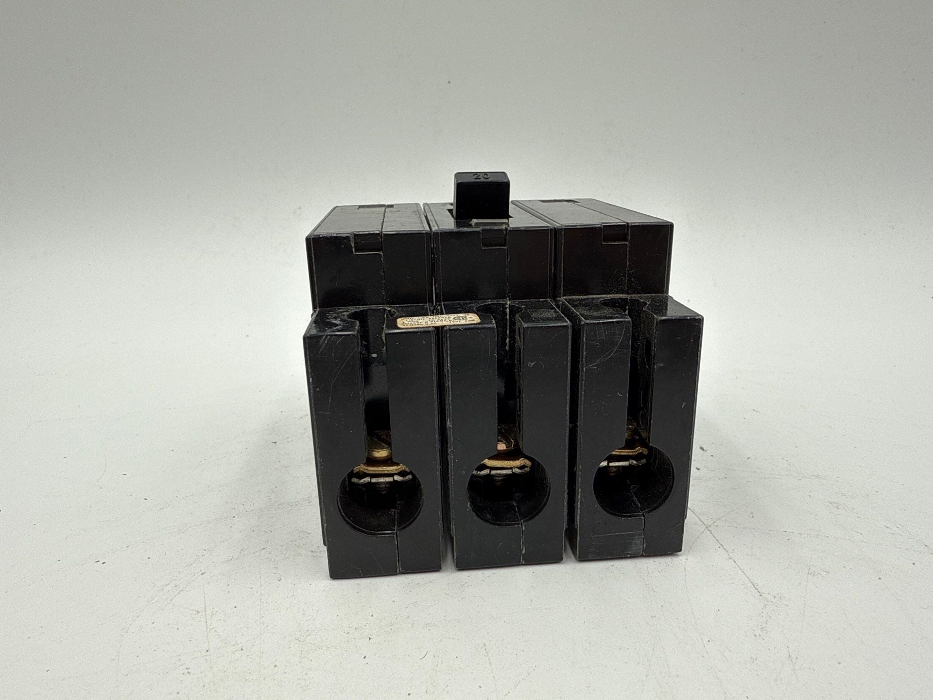 Square D EH34020 Circuit Braker 20A 3P 480/277V EH Plug On 20 Amp 3 Pole Used