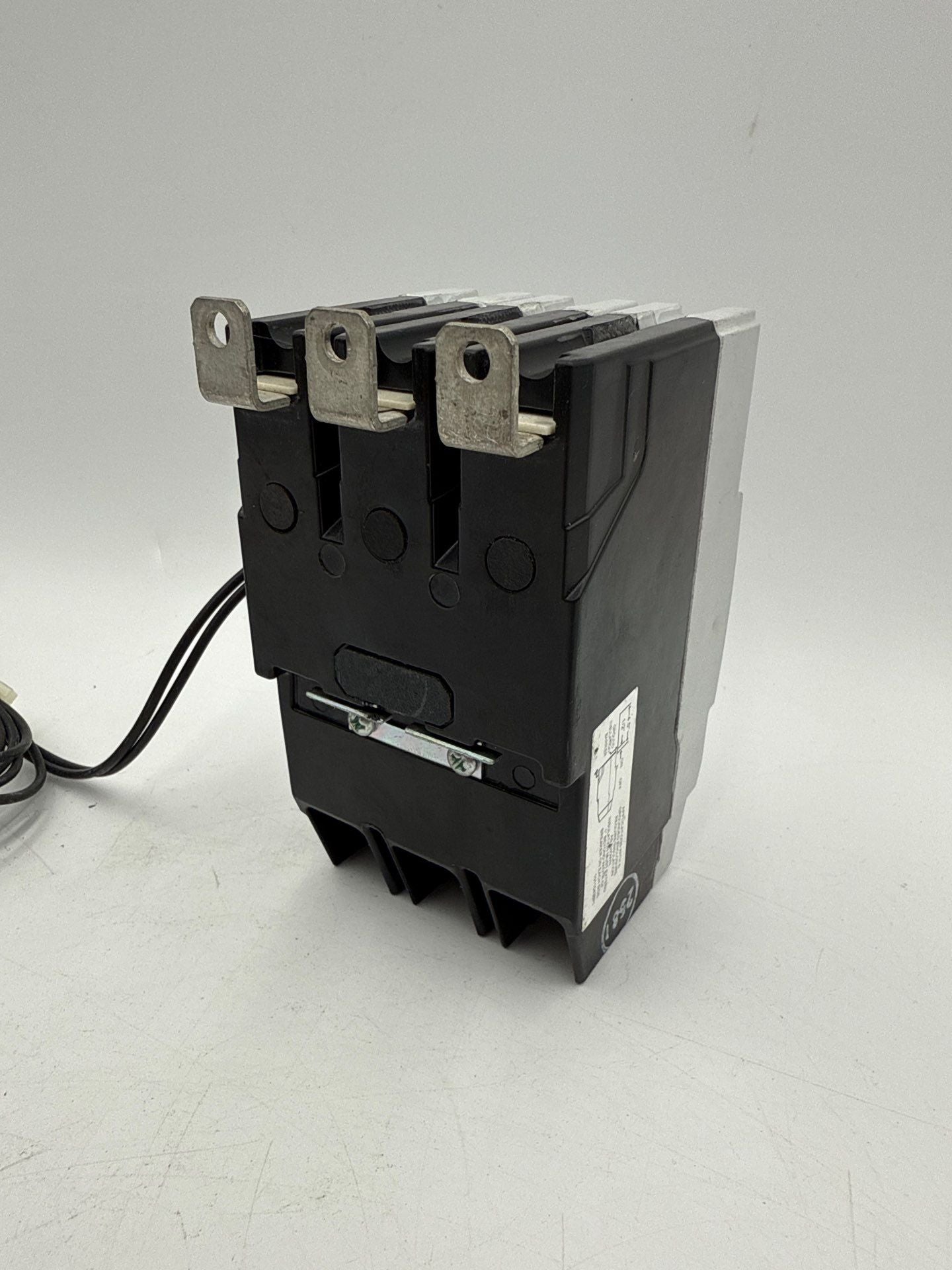 GE TEYL3100B Circuit Breaker 100A 3P 480/277V Shunt Trip TEYL 100 Amp 3 Pole Bolt On Used