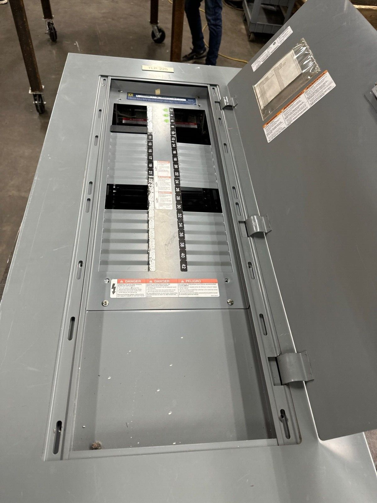 Square D NF Panelboard 250A 600Y/347V 3PH 4W 42 Circuit Indoor Encl MLO Main Lug P353 Used