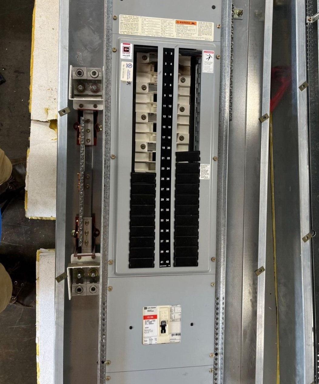 Cutler Hammer PRL2A Panelboard 400A 277/480V 3PH 4W Indoor Encl 42Cir FD3225 MLO P580 Used