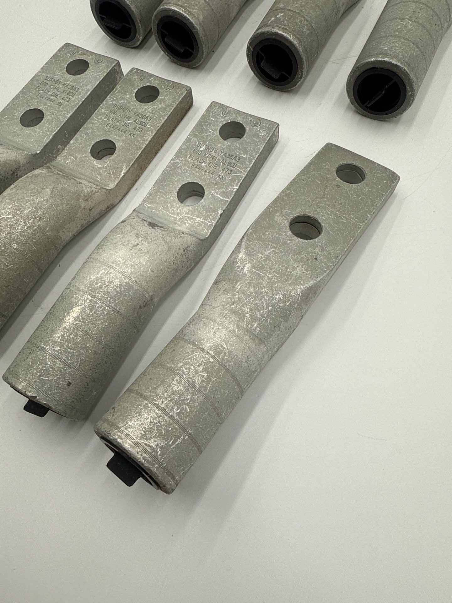 Burndy YA36A3 Hylug Compression Lug 600kcmil 1/2in 2 Hole Alu Long Barrel 8 Pack New