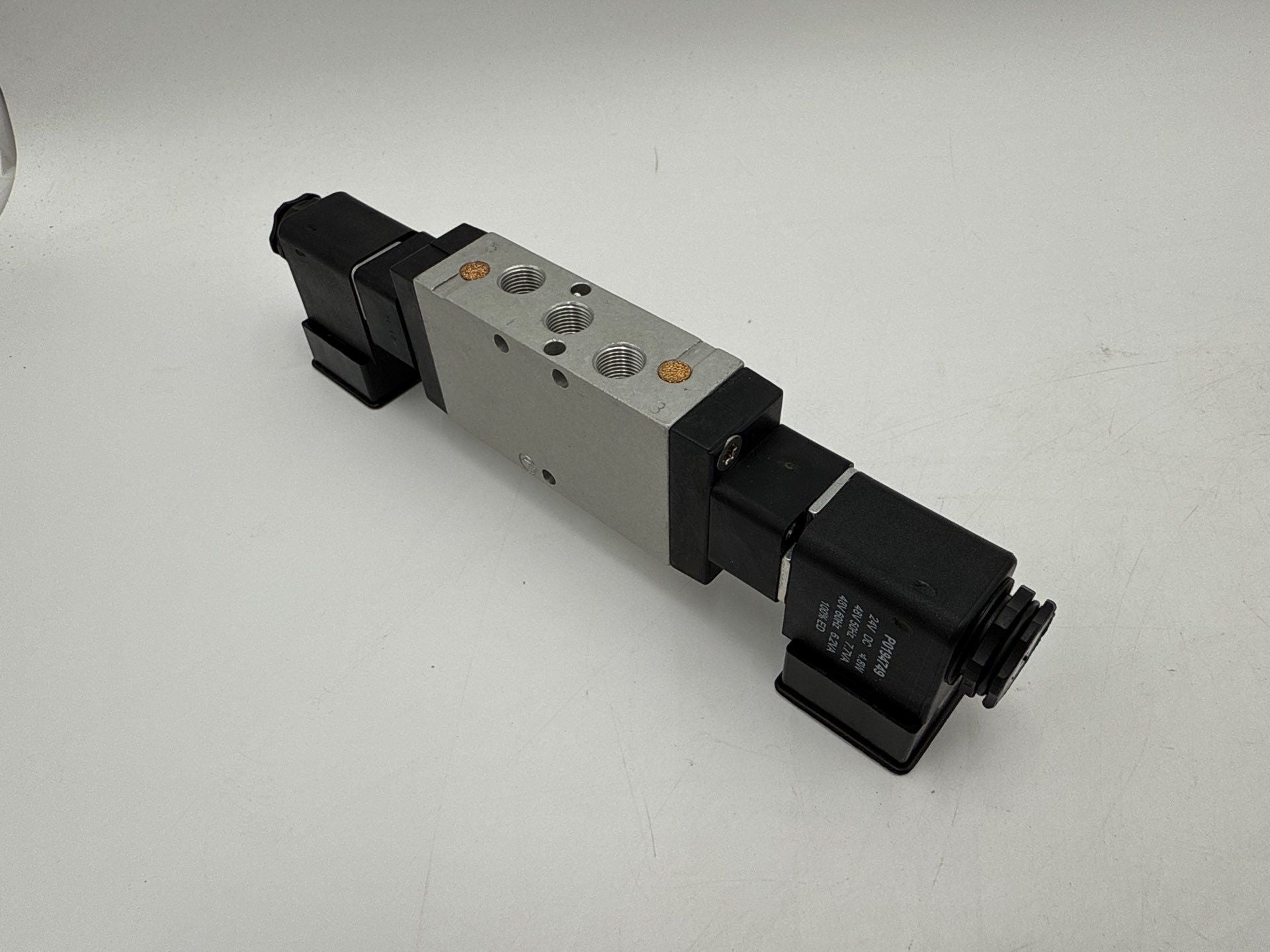 Parker P2LAX511EENDDB49 Viking Xtreme Series Pneumatic Solenoid Valve New