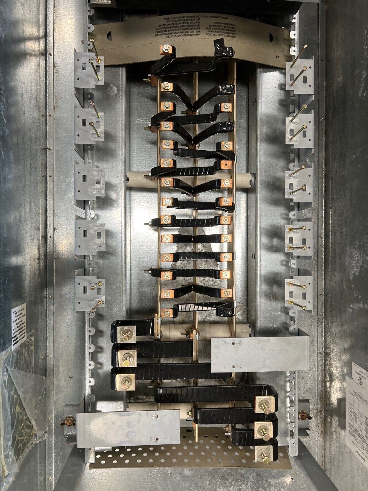 GE APN3 Bolt On Panelboard 600A 480/277V 3PH 4W 30 Cir Indoor Encl TPHE277Y20PP P651 Used