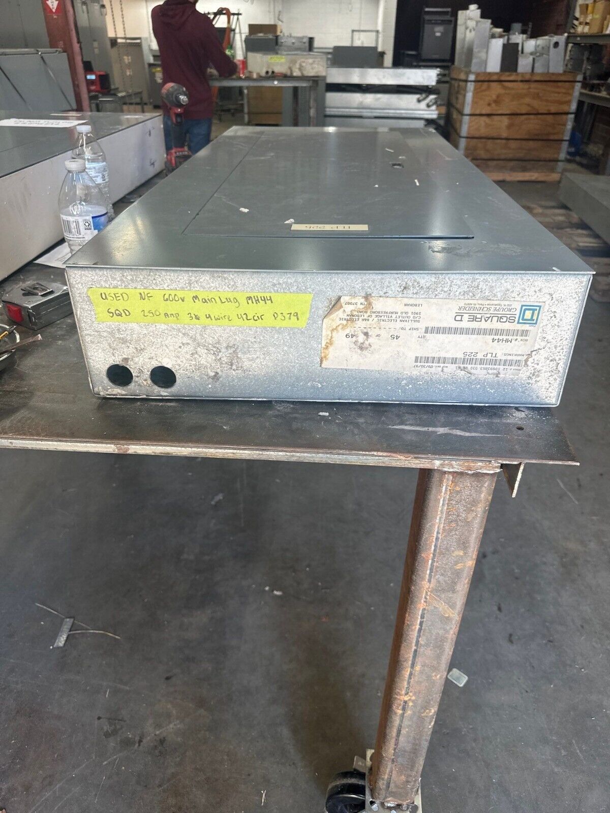 Square D NF Panelboard 250A 600V 3PH 4W MLO 42 Cir Main Lug Panel Indoor Encl P379 Used