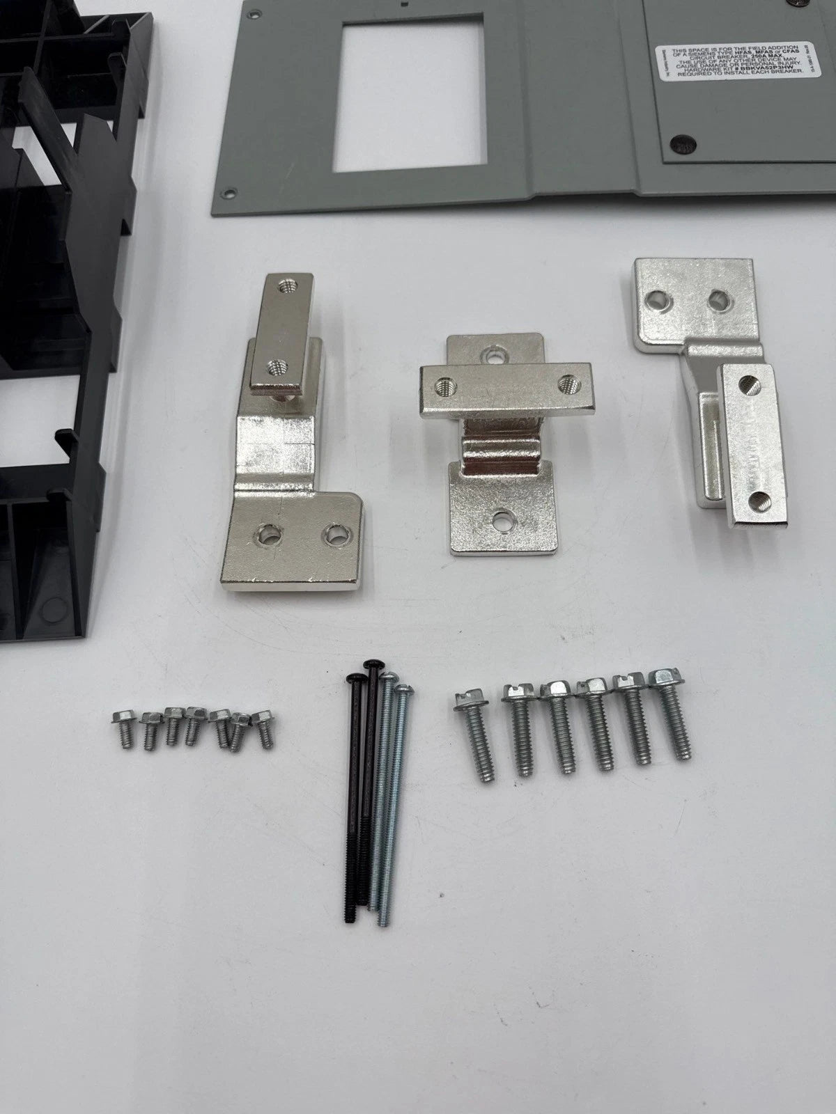 Siemens BBKVA52P3T Twin Strap Kit For P3 Panel 3VA52 Breakers 2 Pole or 3 Pole Used