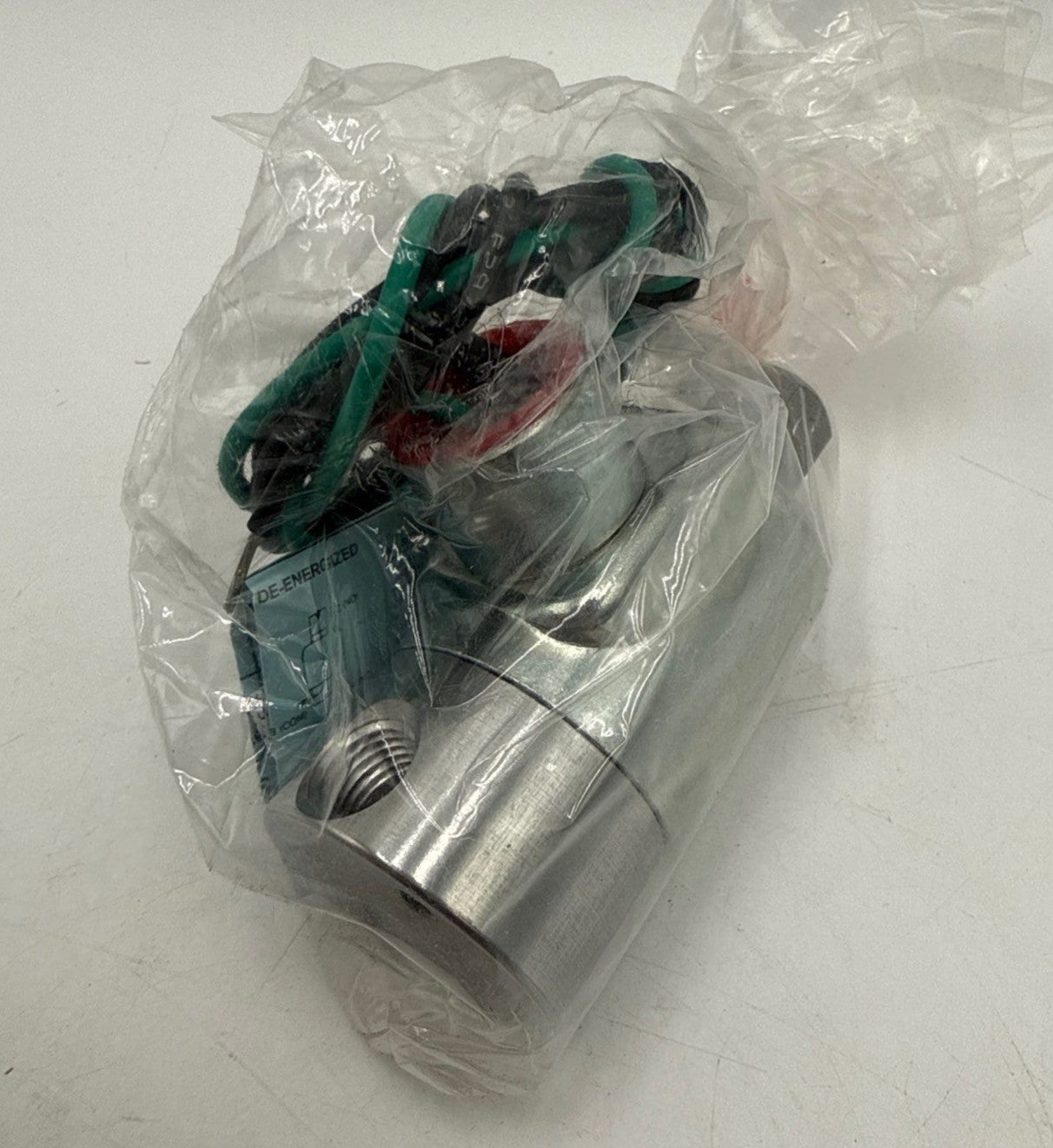 Versa ESM-8302-66-H-A120 Selector Valve Two-Inlet 3-Way 1/4" NPT Stainless New