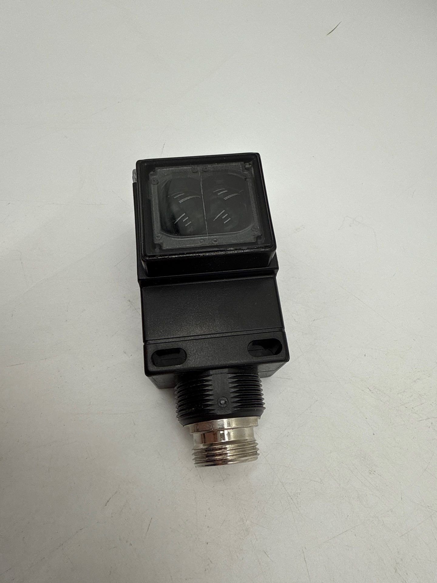 Eaton 1451E-8504 Photoelectric Sensor Polarized Reflex 24-240VAC 12-240VDC New