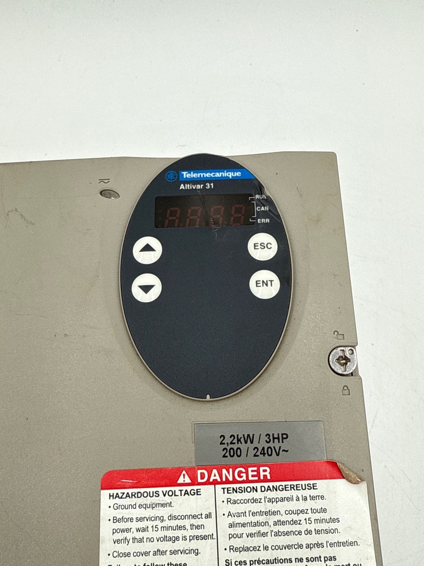 Telemechanique ATV31HU22M2 2.2 kw 3 HP Variable Frequency Altivar Inverter Drive Used