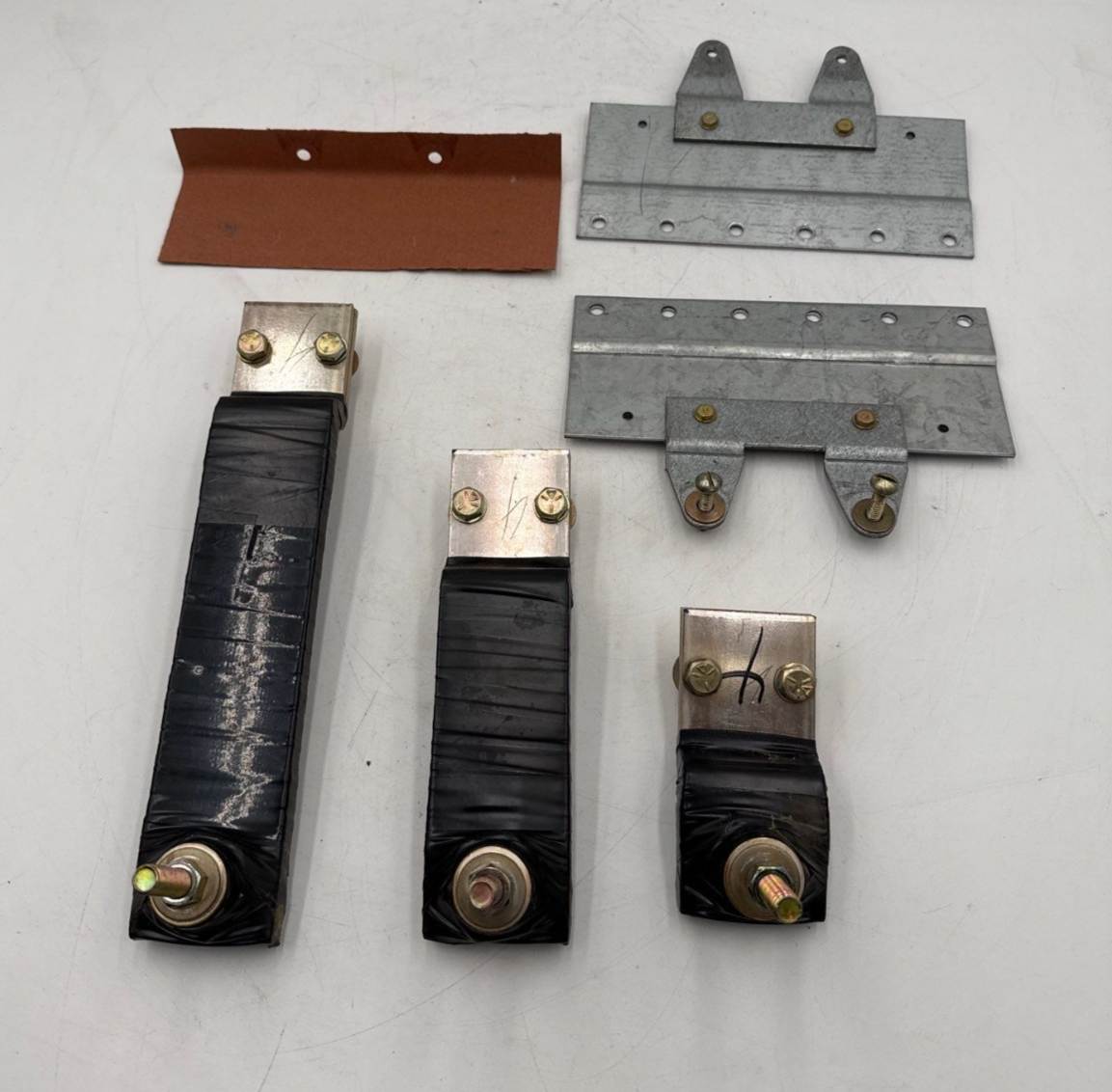 GE TKM12K Circuit Breaker Mounting Hardware Strap Kit 1200A AV-1 AV-2 CCB Panel Used