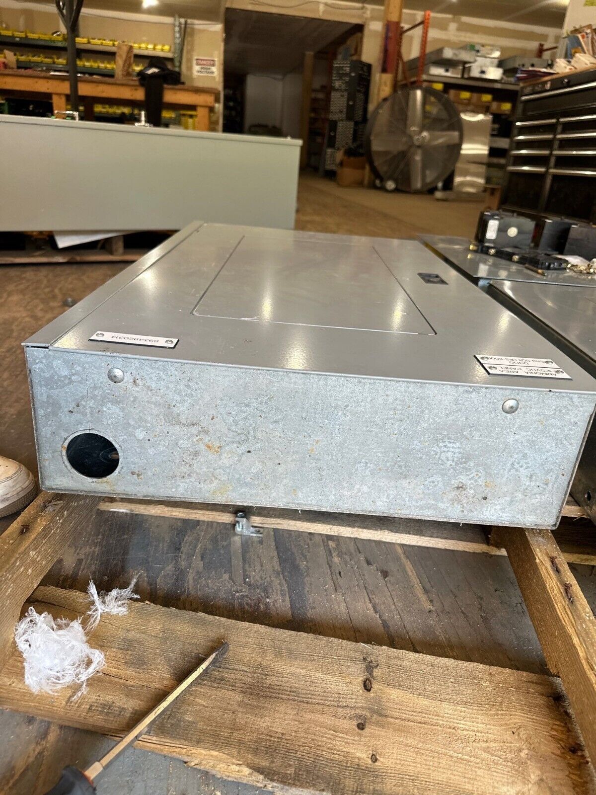 Eaton PRL2A Panelboard 100A 125VDC 1PH 2W 18 Circuit Indoor Encl MCB EZB2036R P529 Used