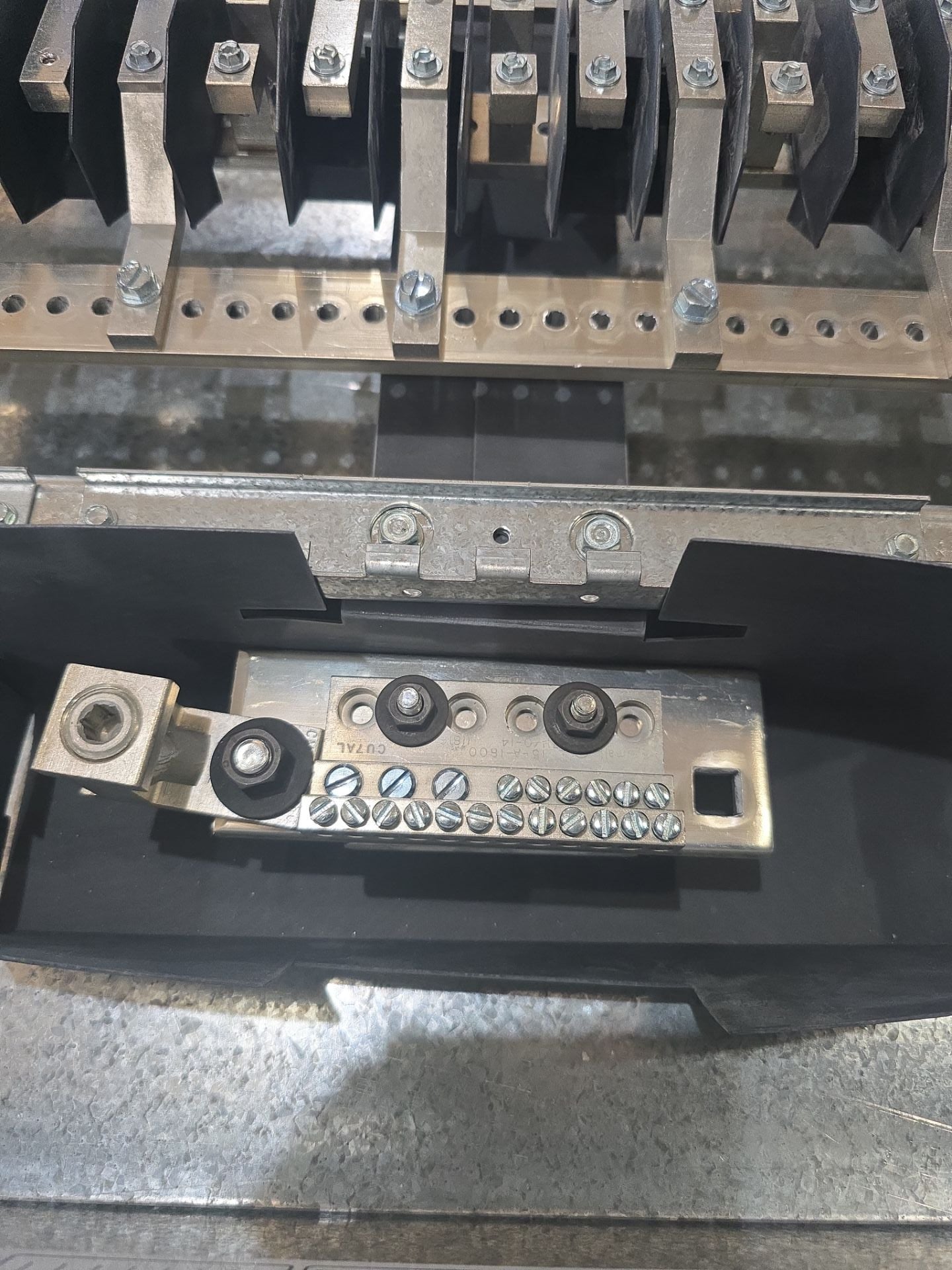 Siemens SE SEE30E6100ATS Panelboard 100A 480/277V 3PH 4W MCB 100 Amp Panel 30Cir Used