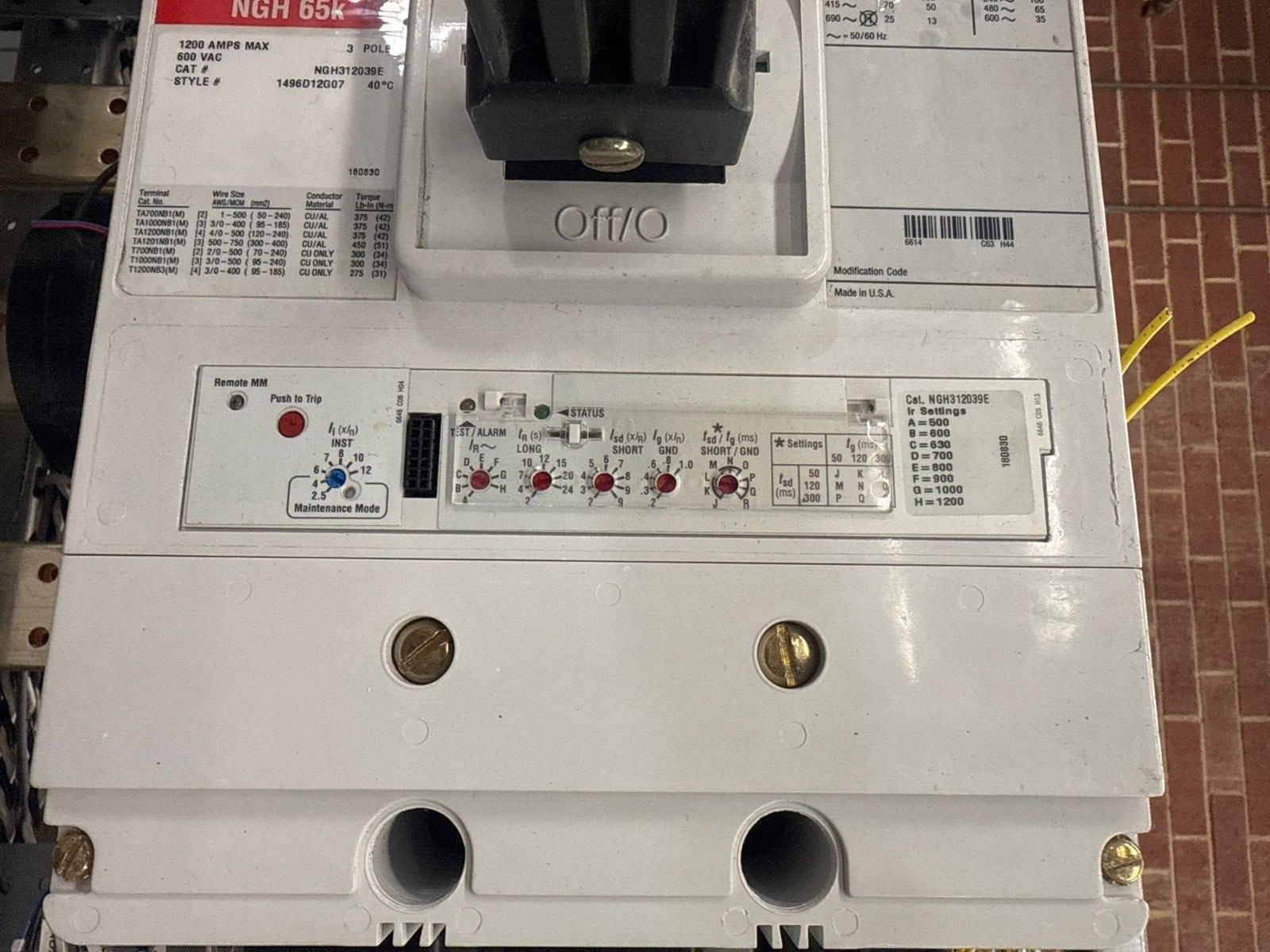 Eaton PRL-C Switchboard 1200A 208/120V 3PH Main Breaker GFI Arc Flash Reduction Used