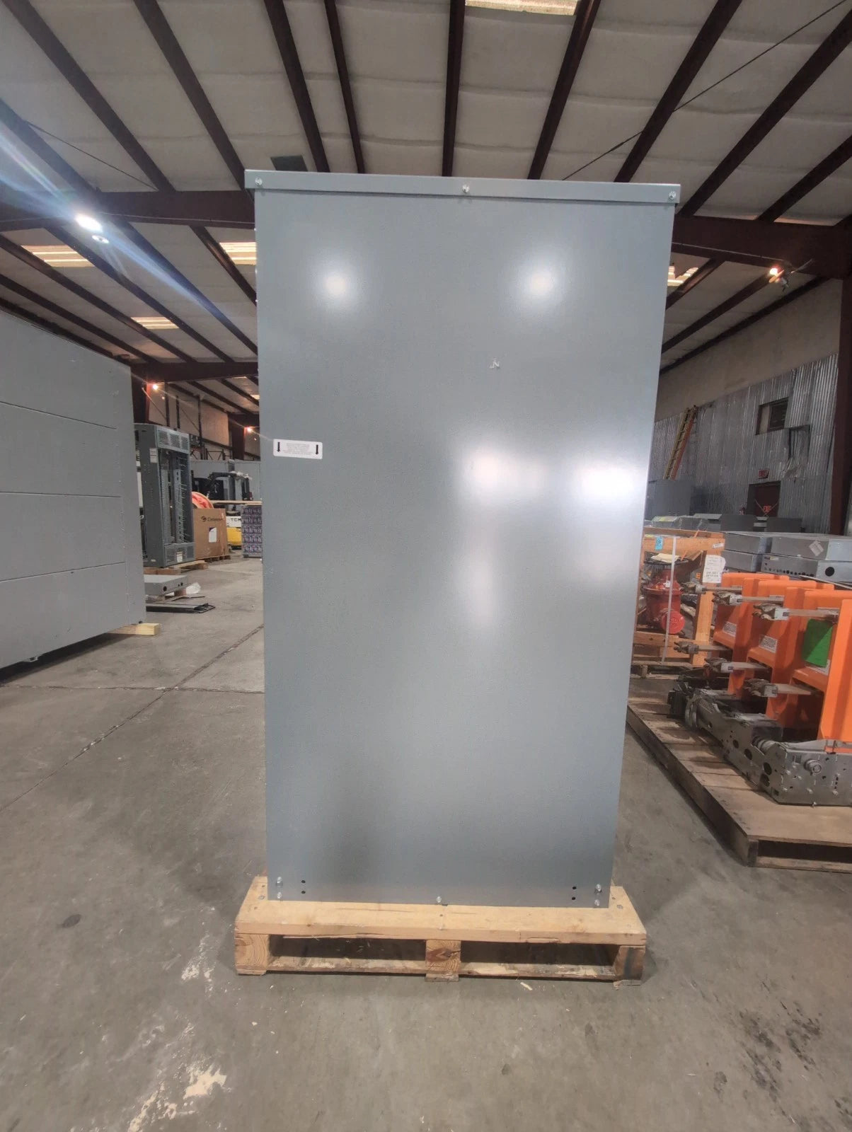 500 kVA Square D EX500T76HFCU Transformer Pri 480V Sec 480/277V 3PH 60Hz New New